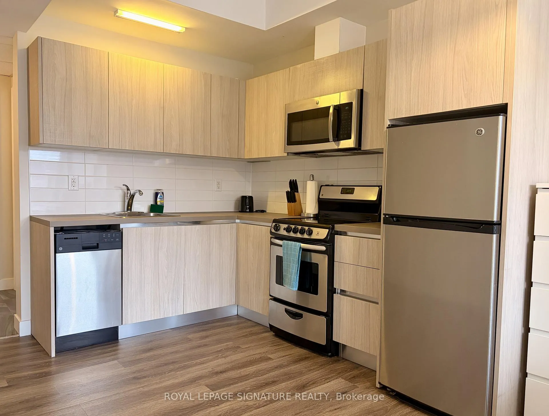 Photo 2 of Unit 201, 335 College Street, Toronto, Kensington-Chinatown — HOMEH