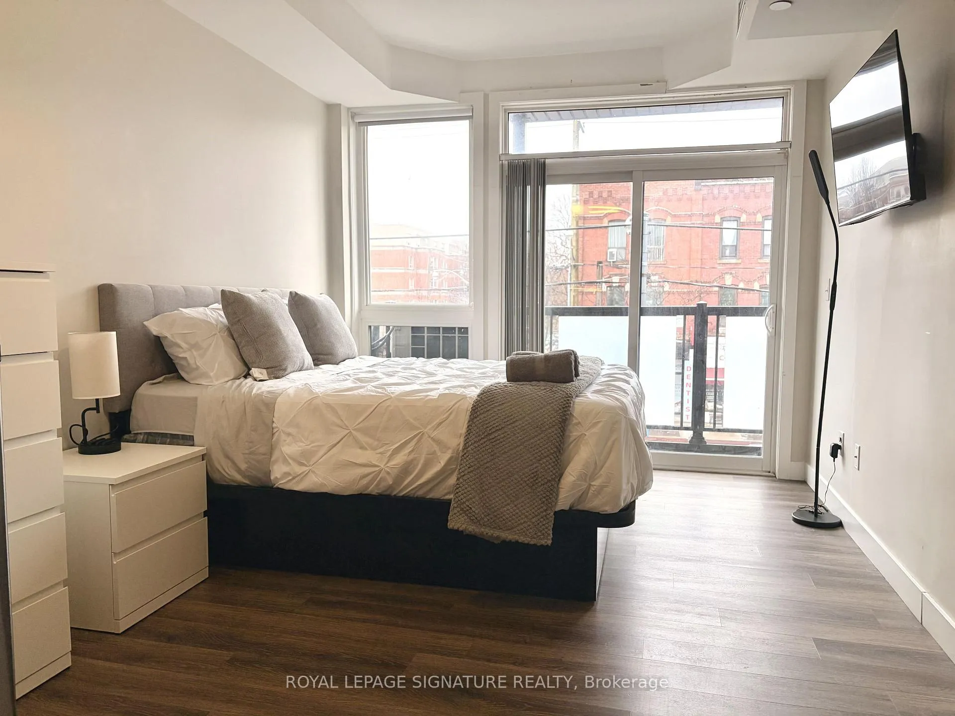 Photo 4 of Unit 201, 335 College Street, Toronto, Kensington-Chinatown — HOMEH