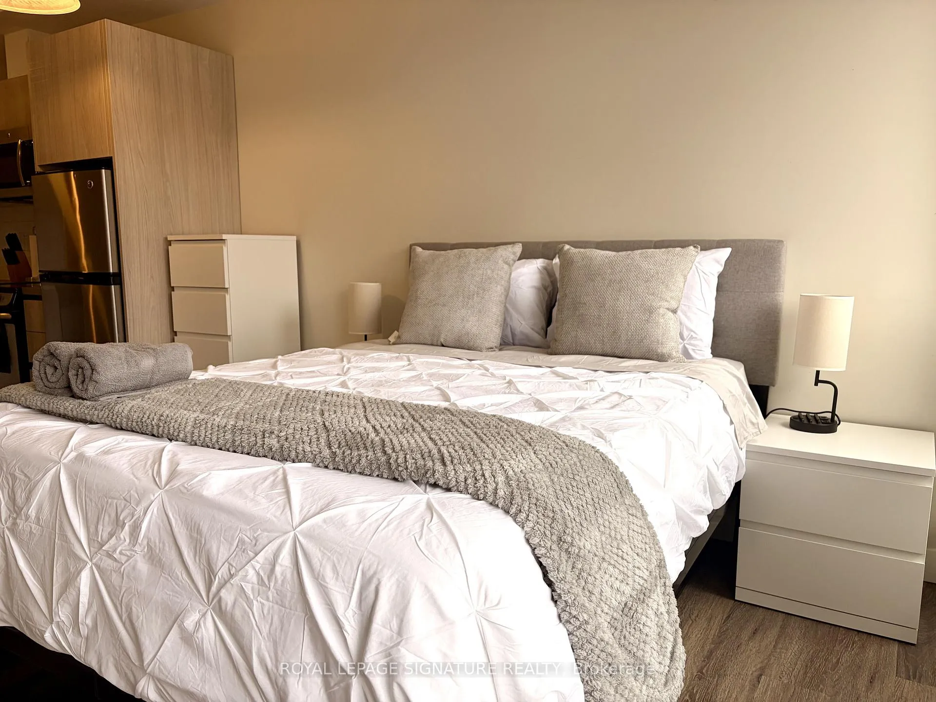 Photo 5 of Unit 201, 335 College Street, Toronto, Kensington-Chinatown — HOMEH