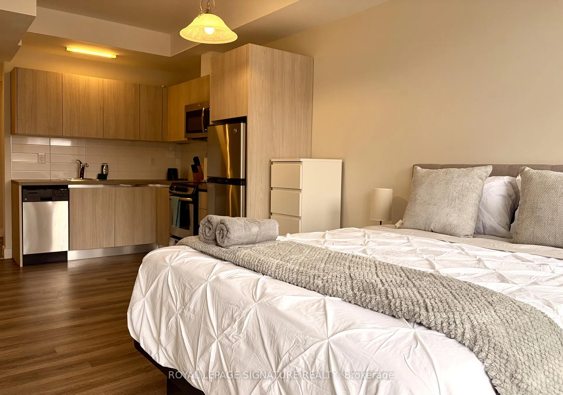 Photo 6 of Unit 201, 335 College Street, Toronto, Kensington-Chinatown — HOMEH
