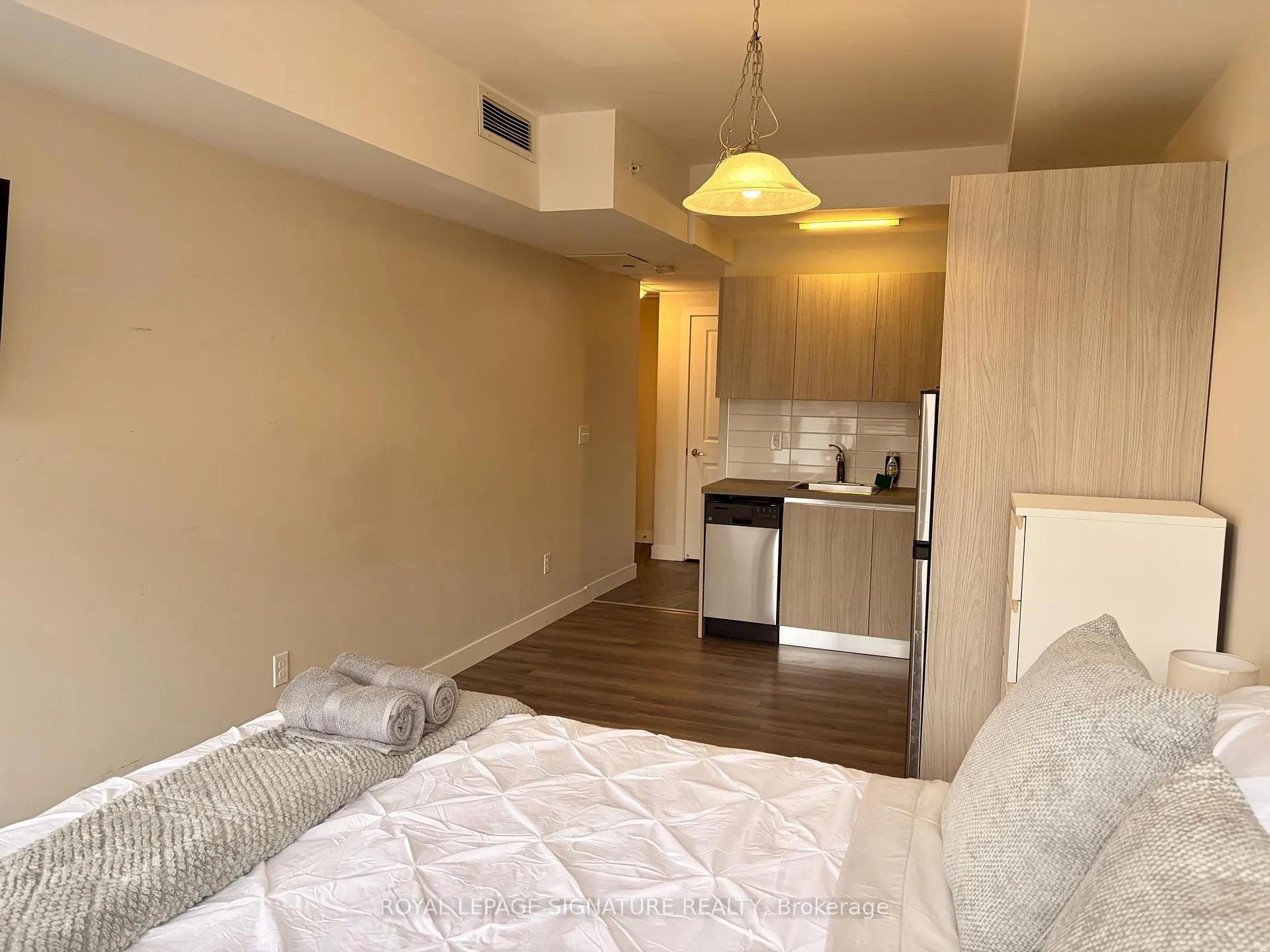 Photo 7 of Unit 201, 335 College Street, Toronto, Kensington-Chinatown — HOMEH