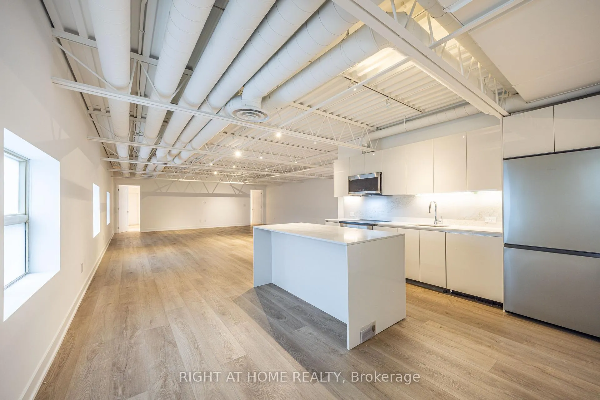 Front of Unit 2R-2ND FLOOR REAR, 550 College Street