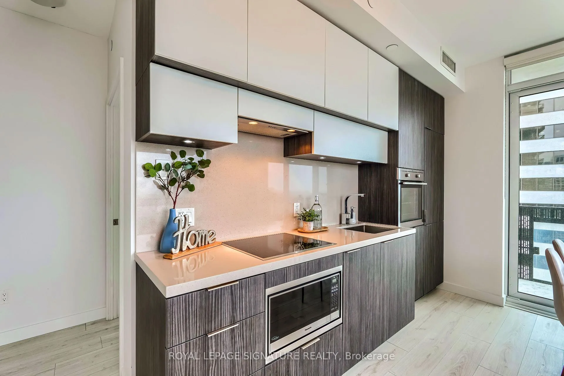 Photo 6 of Unit 2705, 8 Eglinton Avenue E, Toronto, Mount Pleasant West — HOMEH