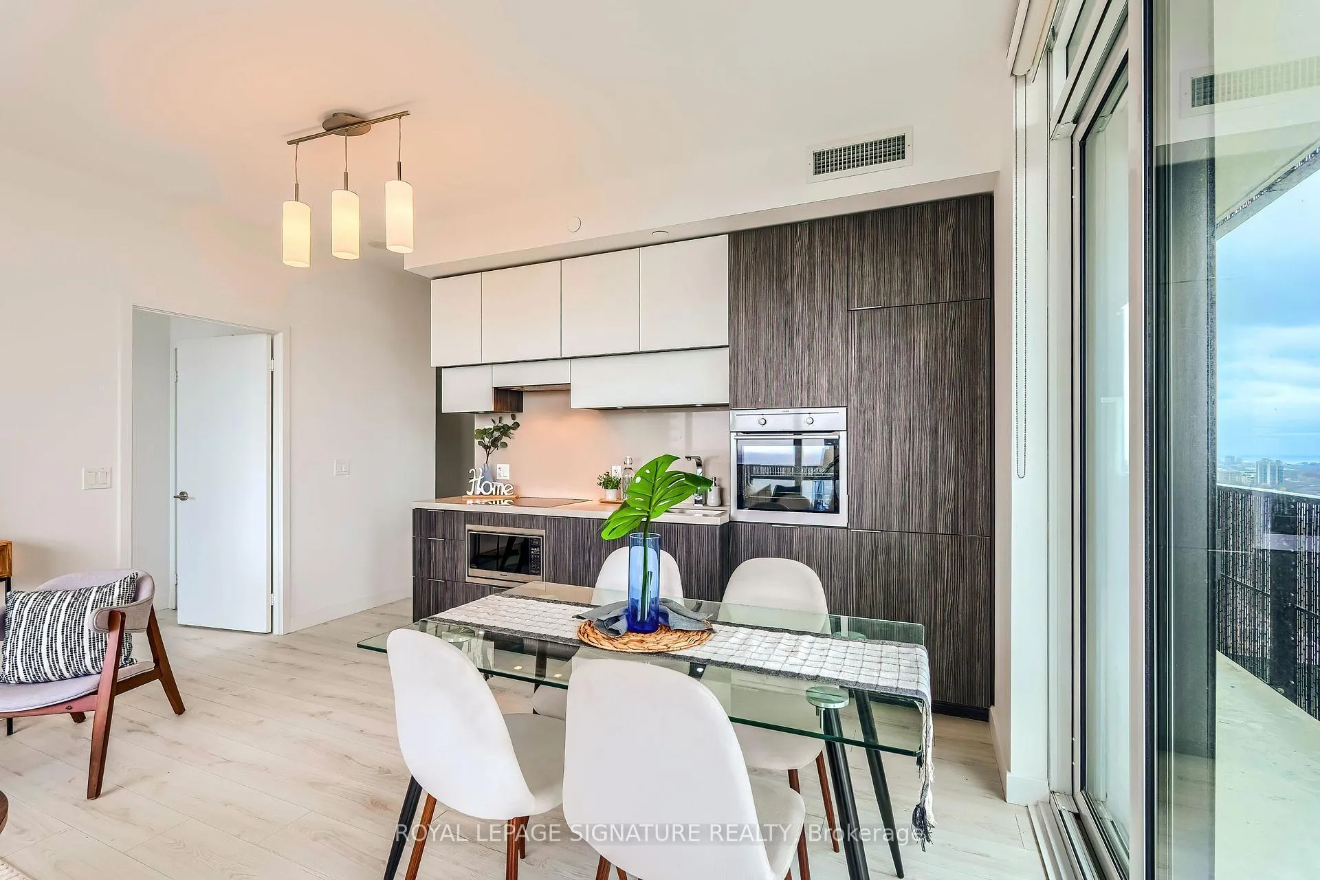 Photo 8 of Unit 2705, 8 Eglinton Avenue E, Toronto, Mount Pleasant West — HOMEH