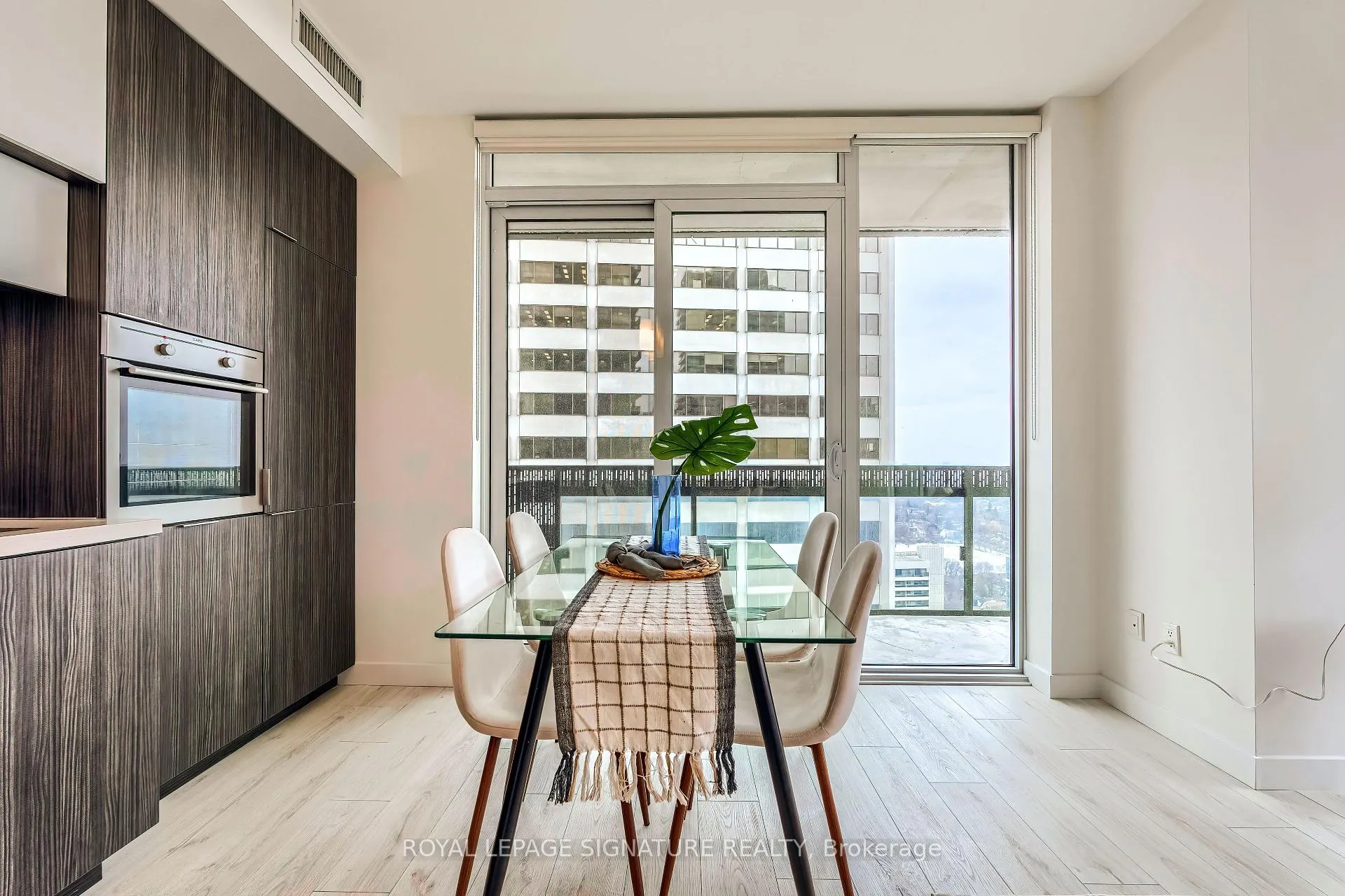 Photo 10 of Unit 2705, 8 Eglinton Avenue E, Toronto, Mount Pleasant West — HOMEH