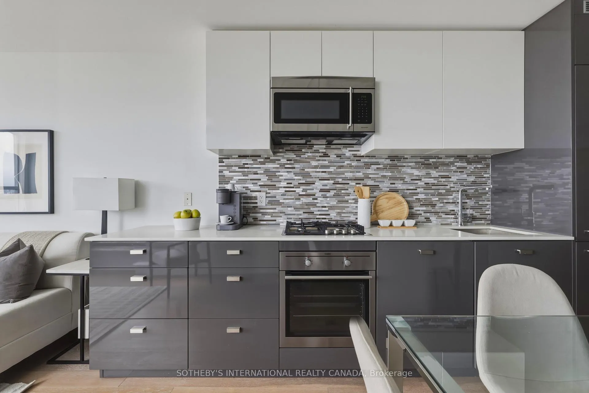 Photo 10 of Unit 707, 835 St Clair Avenue W, Toronto, Wychwood — HOMEH