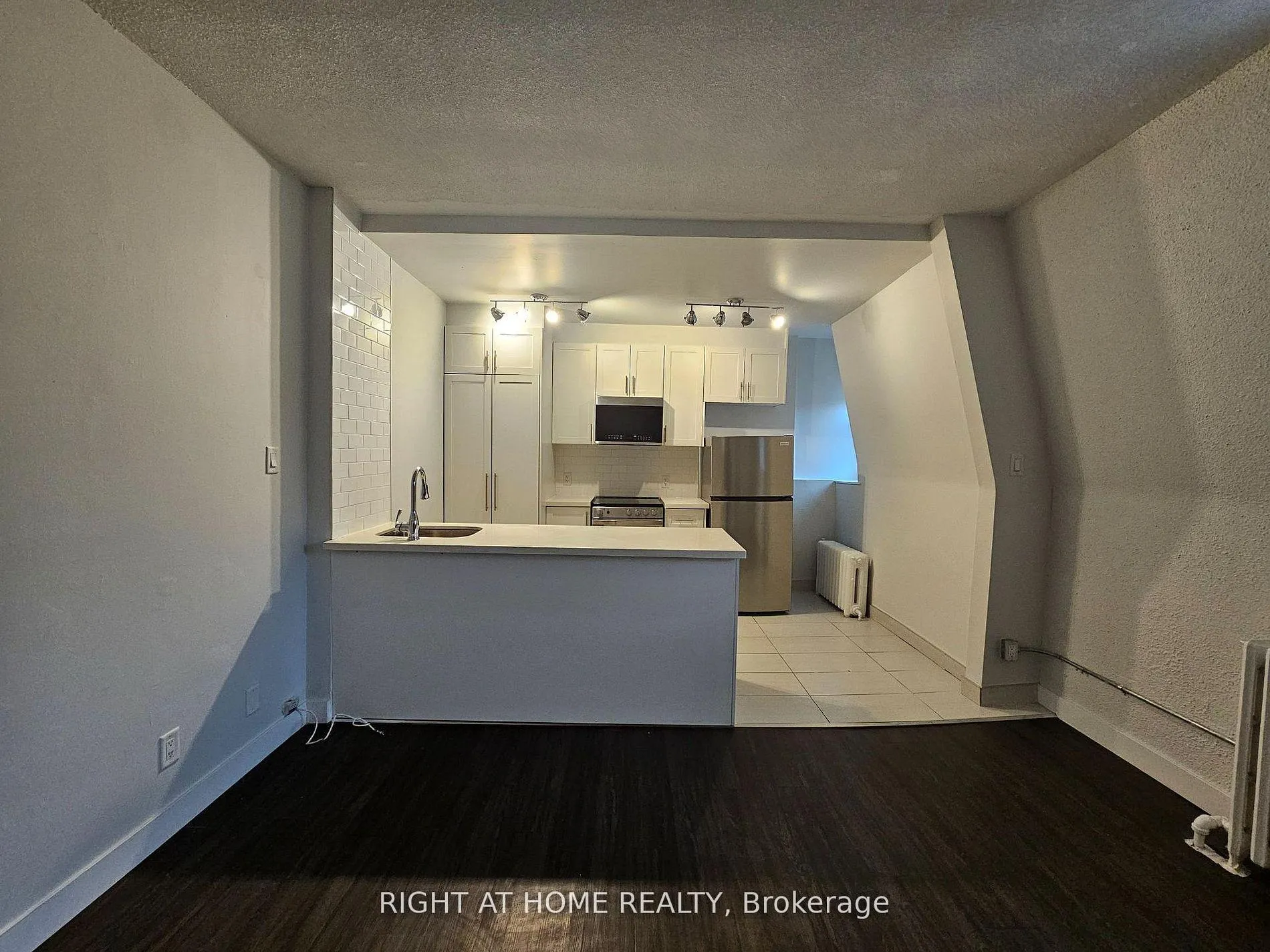 Photo 2 of Unit 203, 72 Wellesley Street E, Toronto, Church-Yonge Corridor — HOMEH