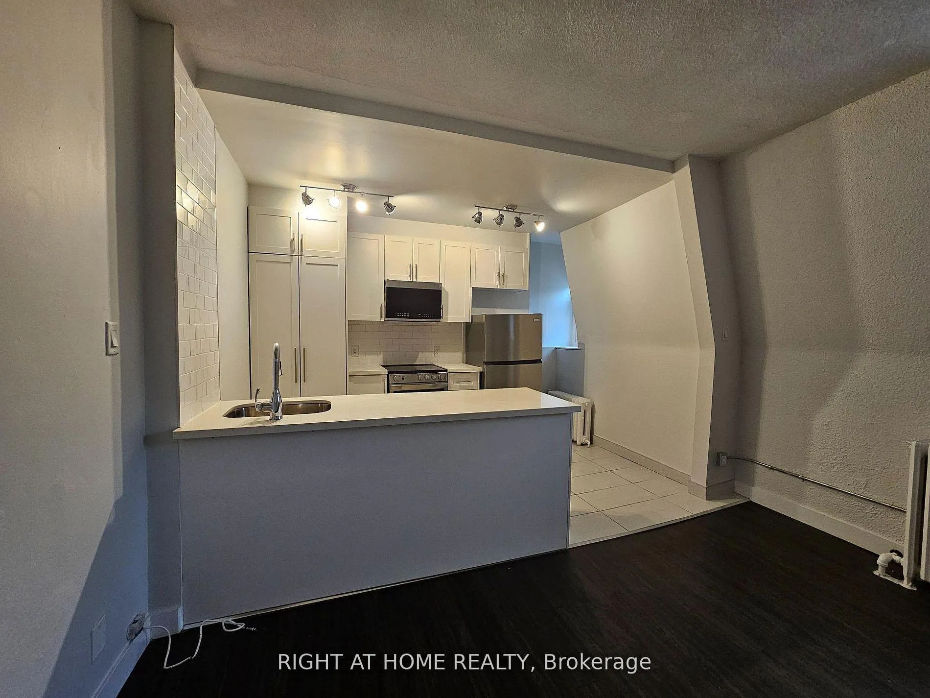 Photo 4 of Unit 203, 72 Wellesley Street E, Toronto, Church-Yonge Corridor — HOMEH