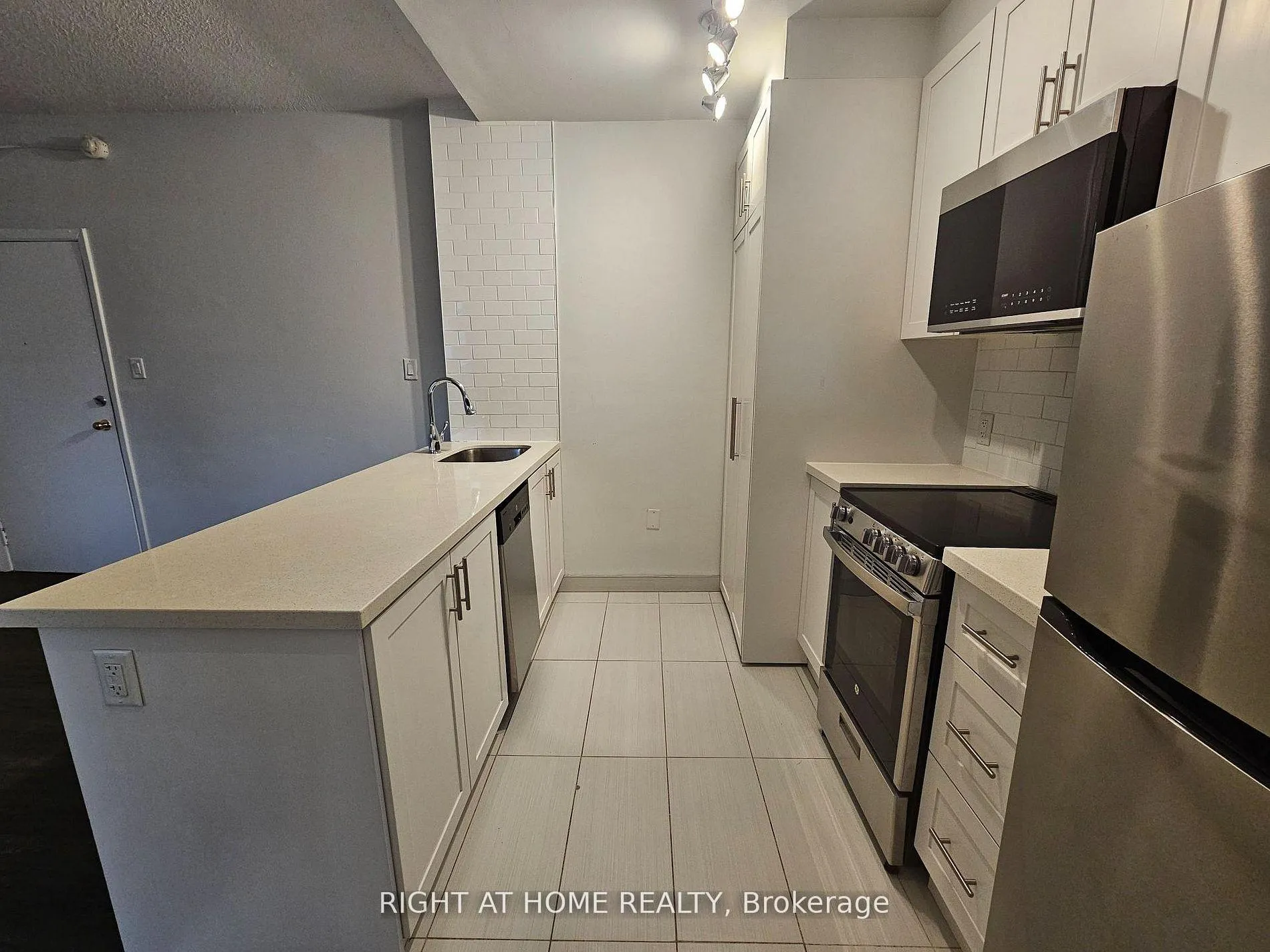 Photo 7 of Unit 203, 72 Wellesley Street E, Toronto, Church-Yonge Corridor — HOMEH