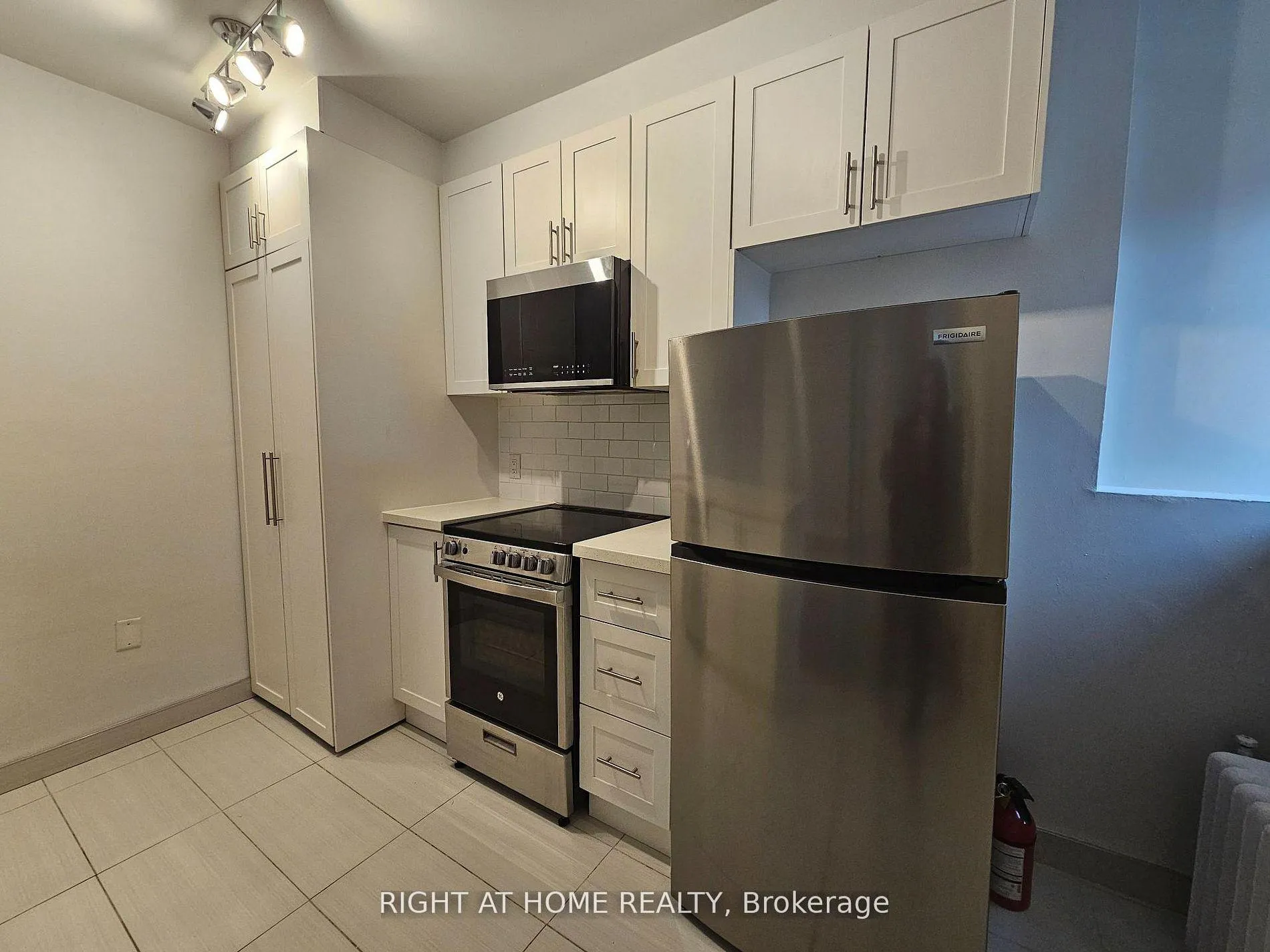 Photo 9 of Unit 203, 72 Wellesley Street E, Toronto, Church-Yonge Corridor — HOMEH