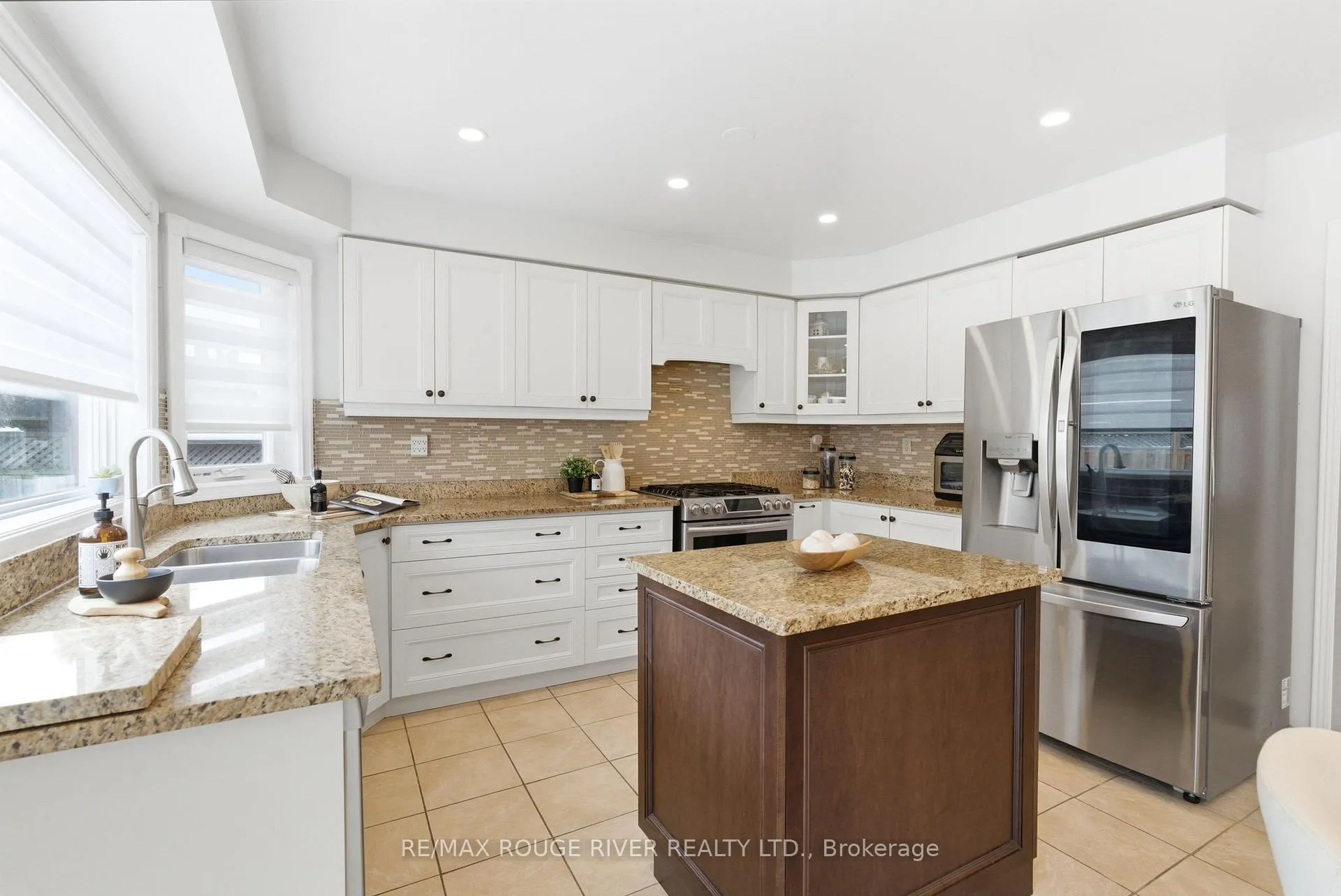 Photo 12 of 25 Glencedar Crescent, Whitby, Pringle Creek — HOMEH
