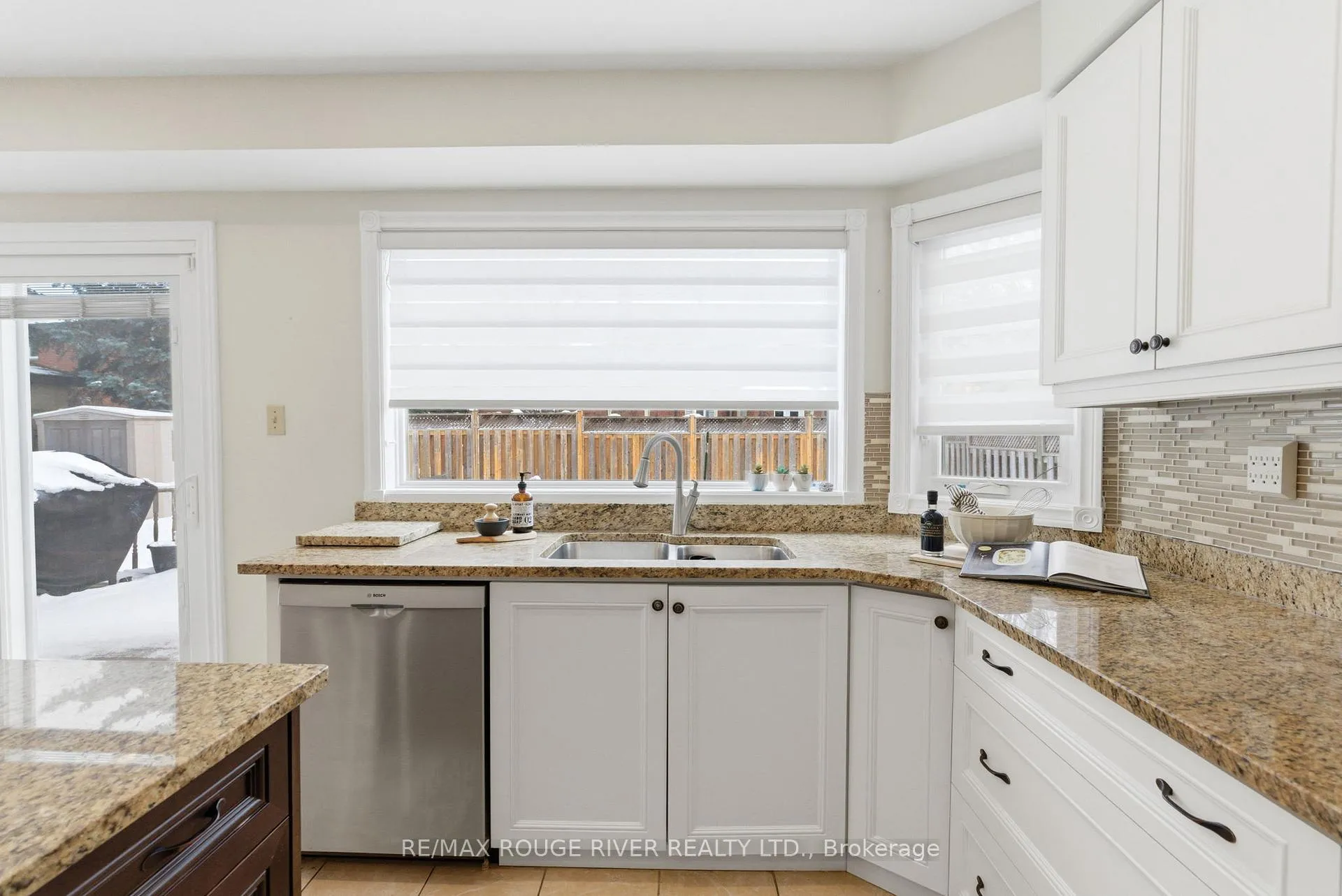 Photo 13 of 25 Glencedar Crescent, Whitby, Pringle Creek — HOMEH