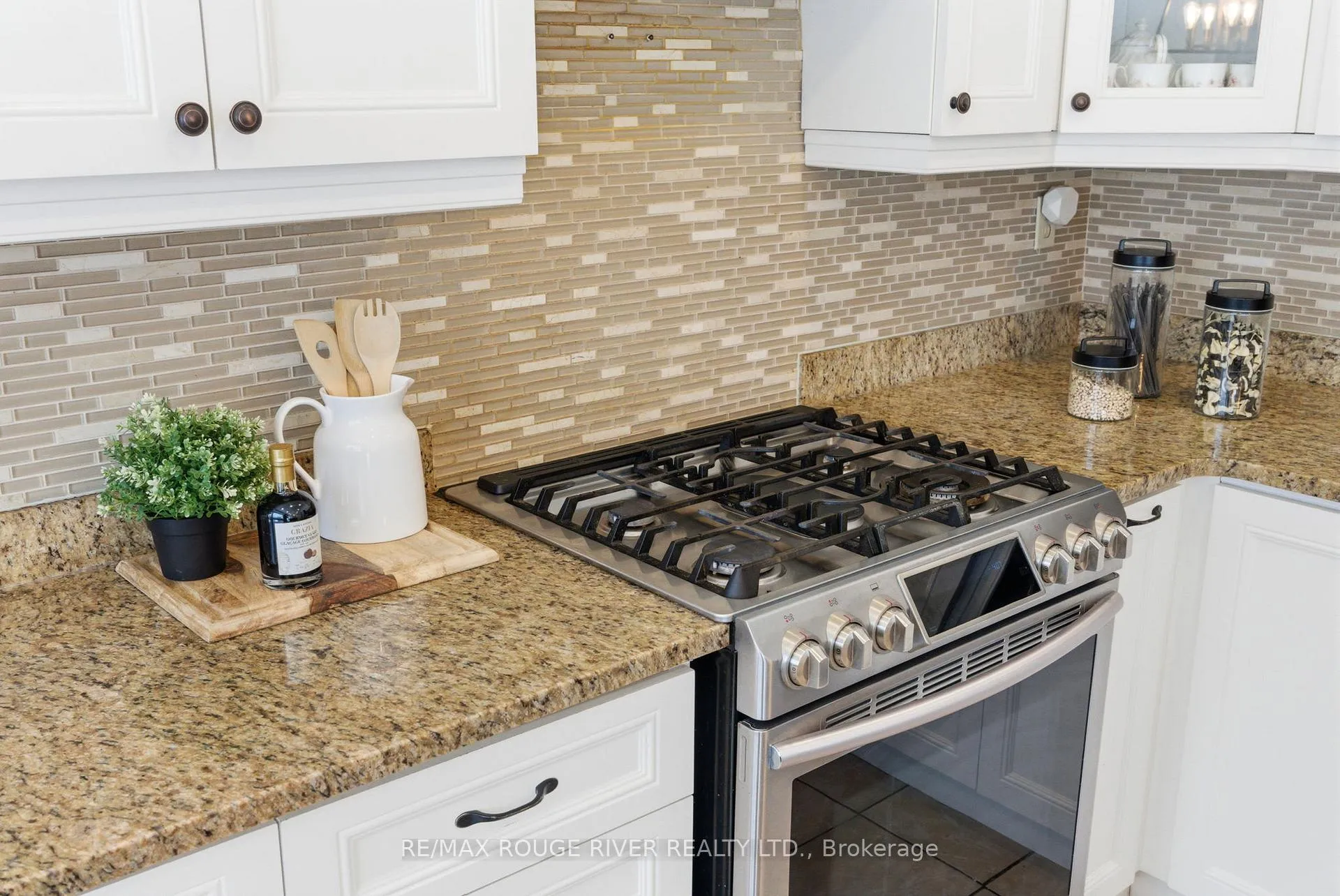 Photo 14 of 25 Glencedar Crescent, Whitby, Pringle Creek — HOMEH