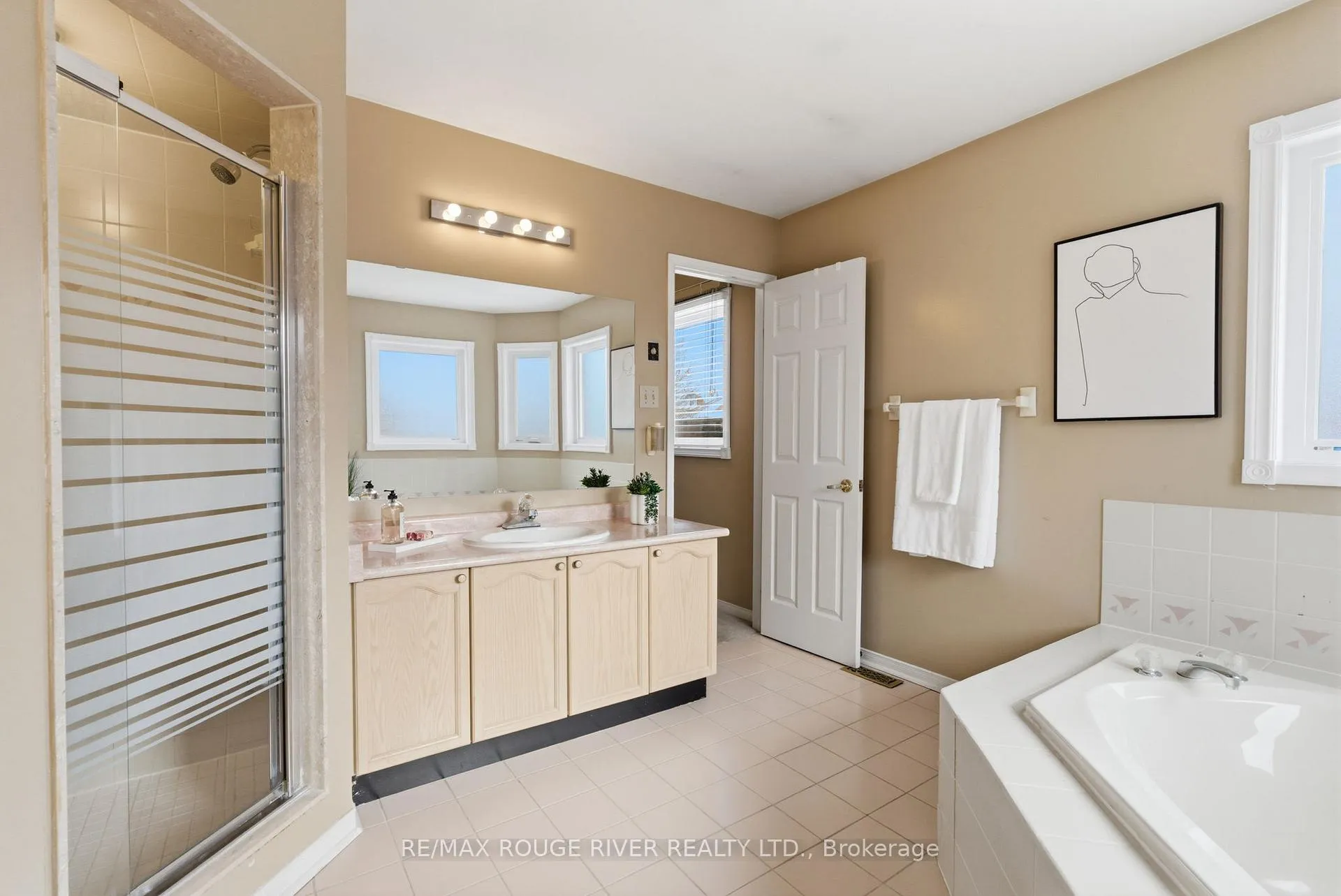 Photo 26 of 25 Glencedar Crescent, Whitby, Pringle Creek — HOMEH