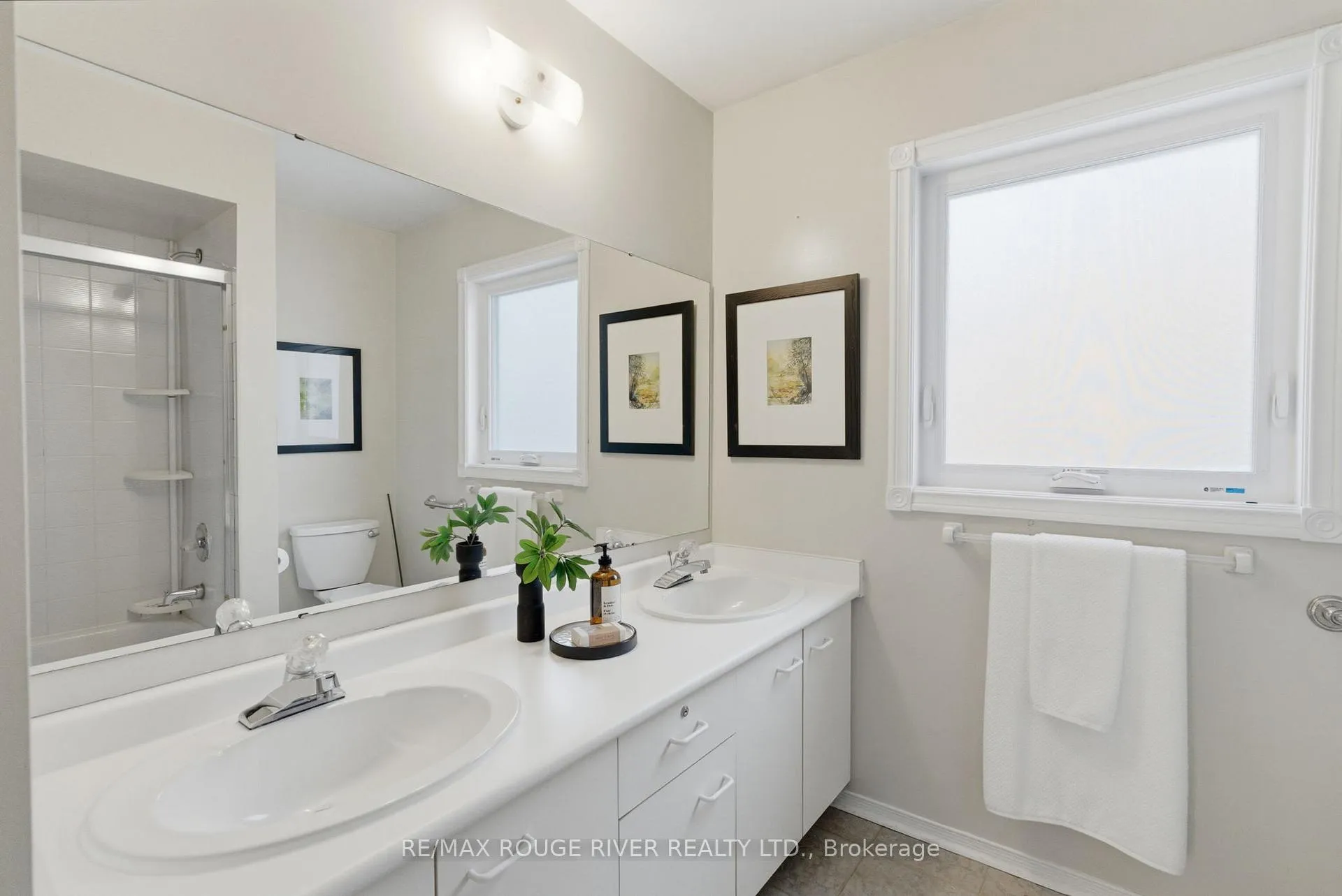 Photo 34 of 25 Glencedar Crescent, Whitby, Pringle Creek — HOMEH