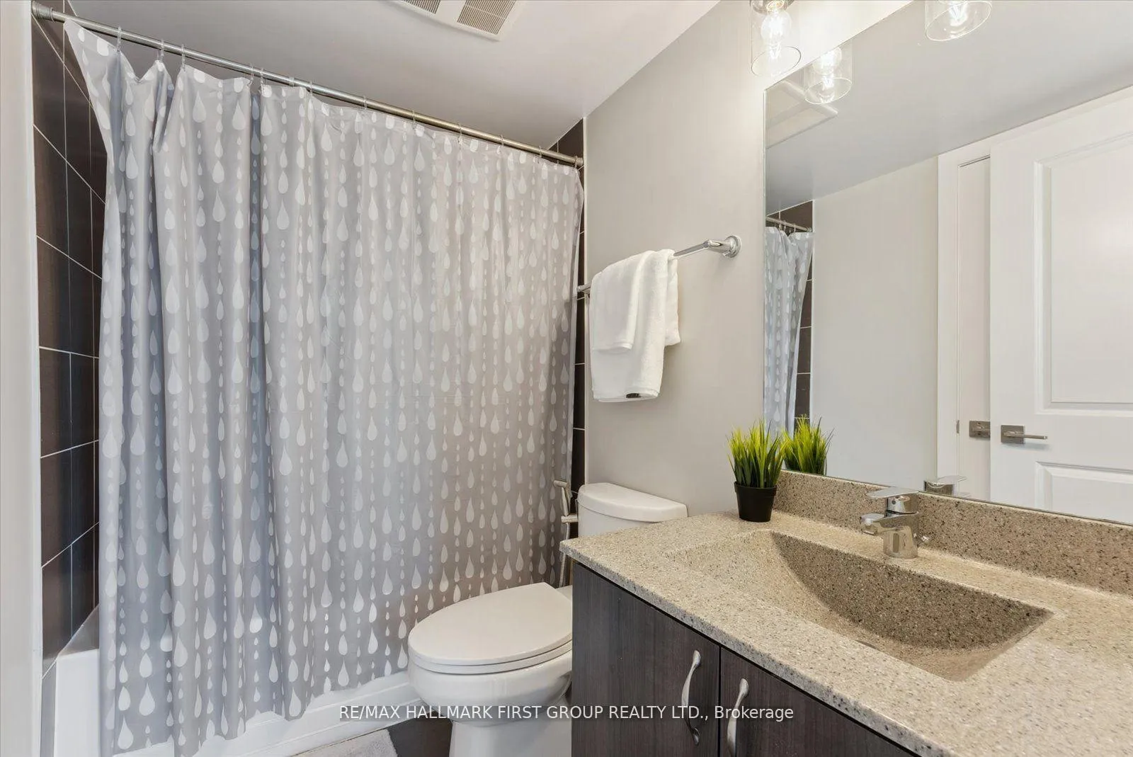 Photo 17 of Unit 1210, 1215 Bayly Street, Pickering, Bay Ridges — HOMEH