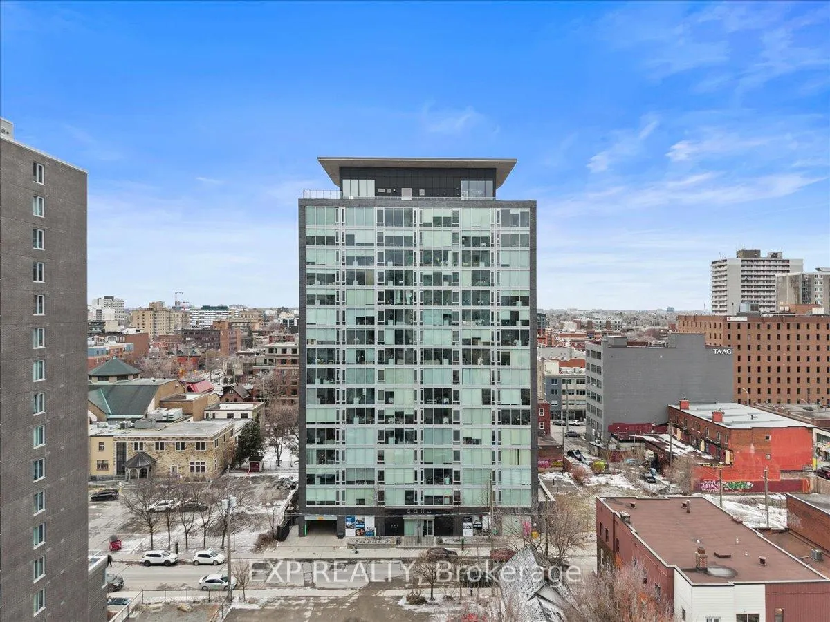 Front of Unit 611, 300 Lisgar Street