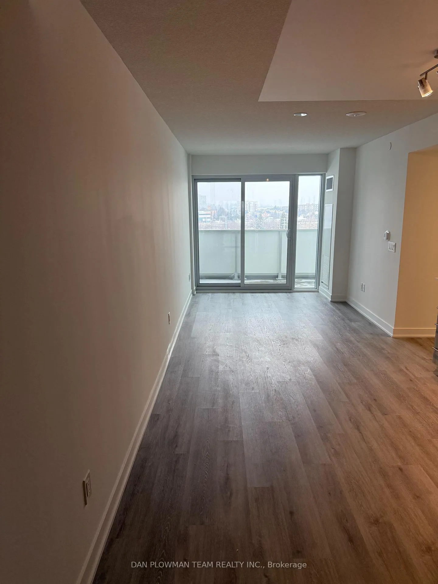 Photo 3 of Unit 602, 1010 Sandy Beach Road, Pickering, Bay Ridges — HOMEH