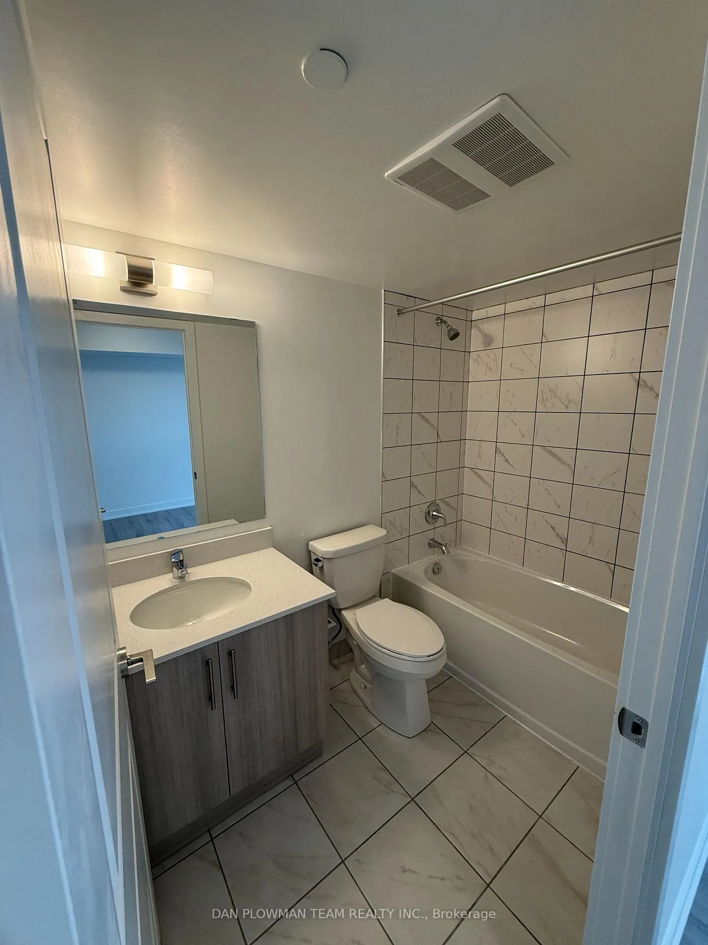 Photo 6 of Unit 602, 1010 Sandy Beach Road, Pickering, Bay Ridges — HOMEH