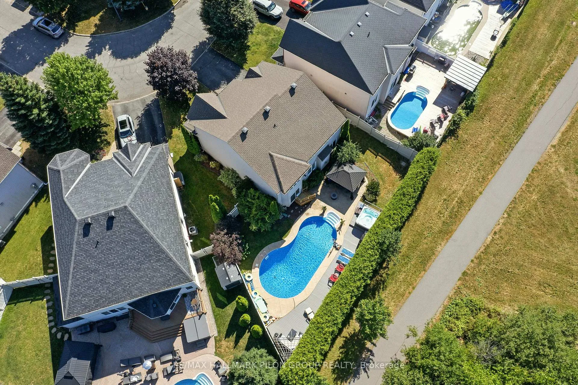 Photo 3 of 2234 Clermont Crescent, Ottawa, Avalon East — HOMEH