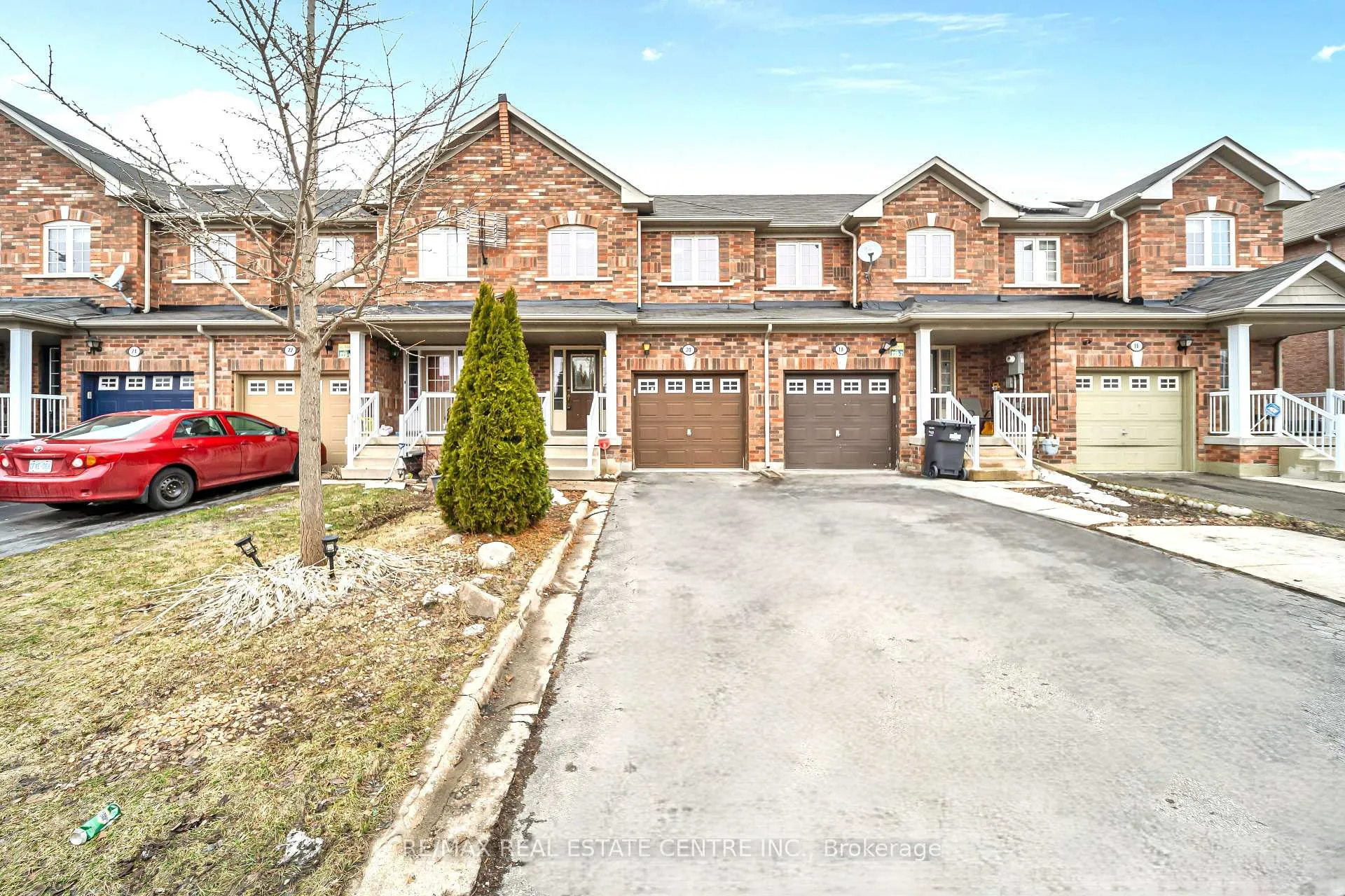 Photo 2 of 20 Tanasi Road, Brampton, Credit Valley — HOMEH