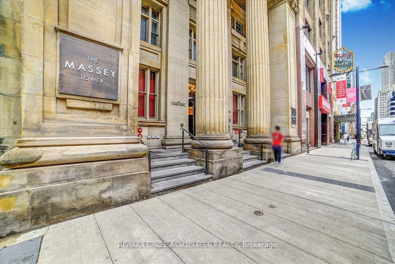Photo 5 of Unit 5214, 197 Yonge Street, Toronto, Church-Yonge Corridor — HOMEH
