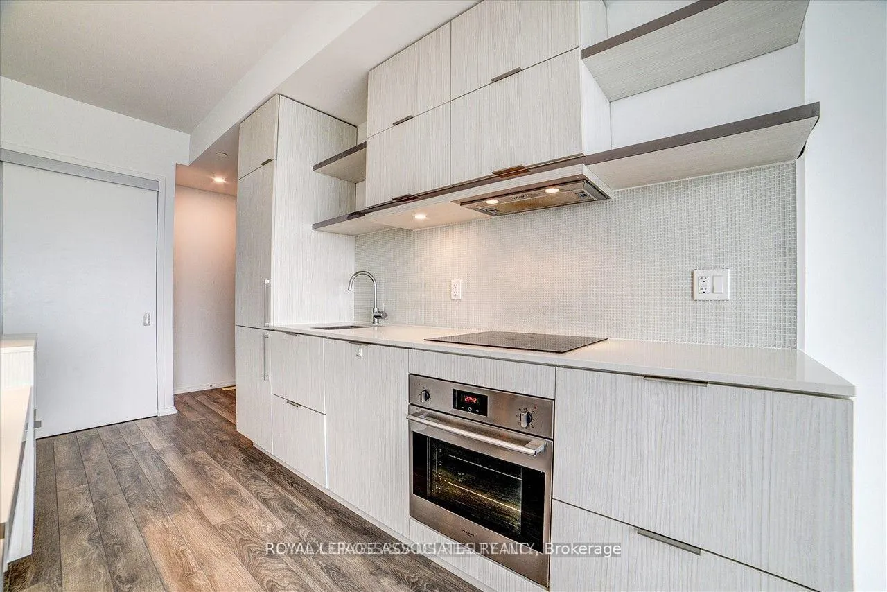 Photo 13 of Unit 5214, 197 Yonge Street, Toronto, Church-Yonge Corridor — HOMEH