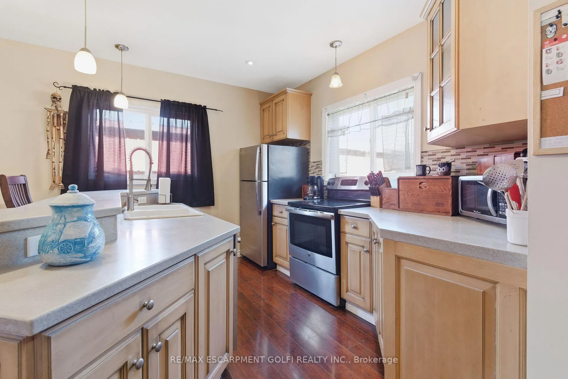 Photo 6 of 132 1/2 Lake Street, St. Catharines, Downtown — HOMEH
