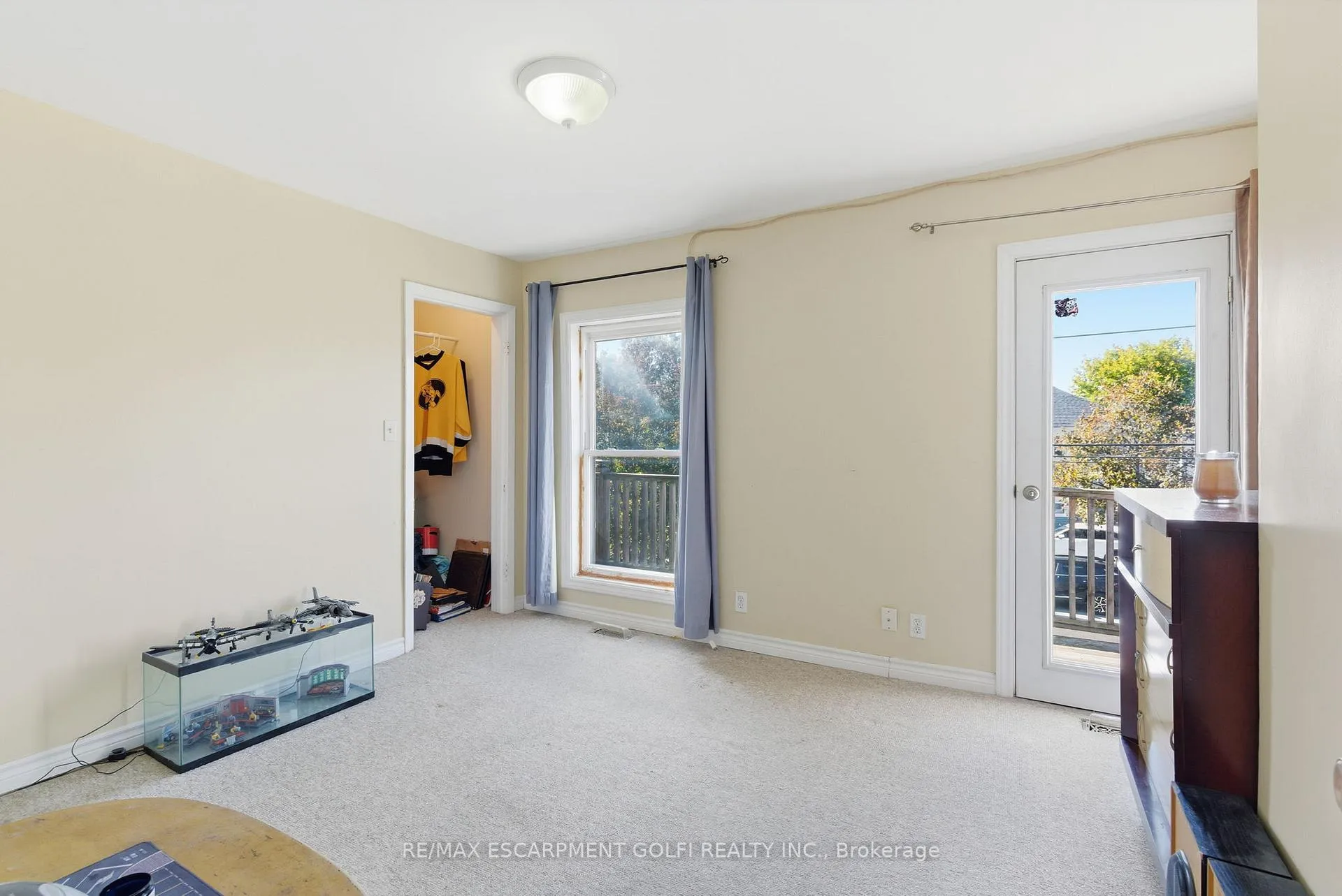Photo 11 of 132 1/2 Lake Street, St. Catharines, Downtown — HOMEH