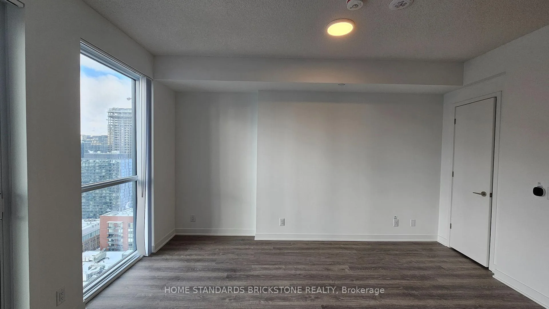 Photo 4 of Unit 3211, 180 Front Street E, Toronto, Moss Park — HOMEH