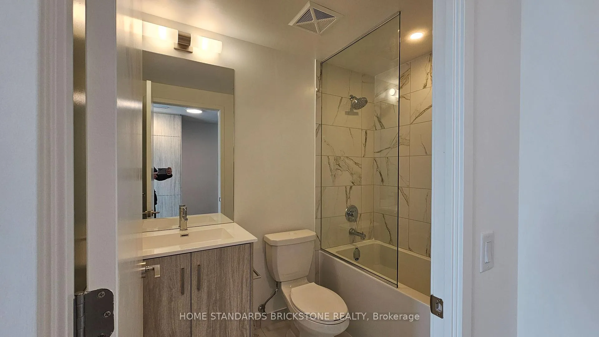 Photo 9 of Unit 3211, 180 Front Street E, Toronto, Moss Park — HOMEH