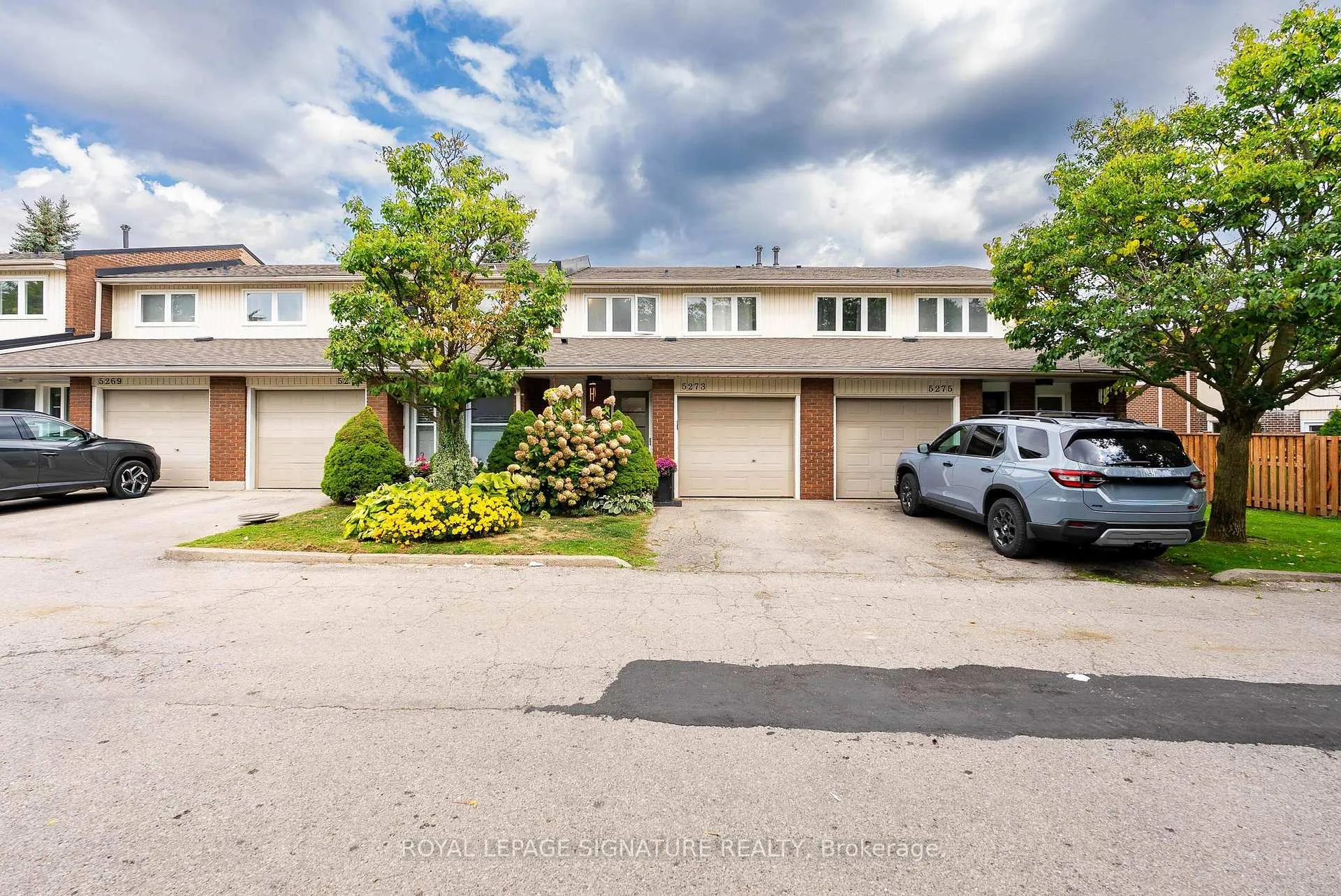 Photo 2 of 5273 Banting Court E, Burlington, Appleby — HOMEH