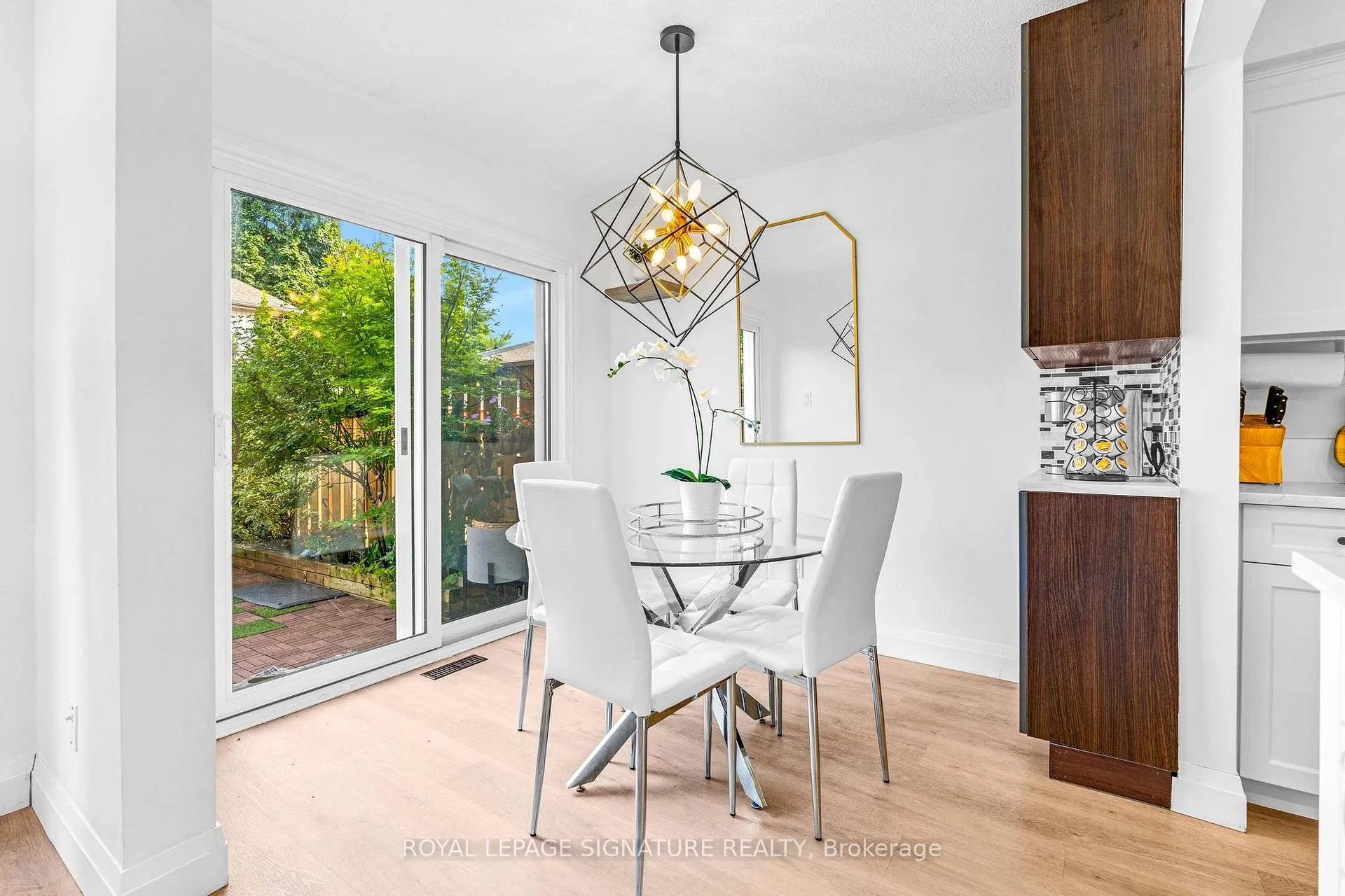 Photo 13 of 5273 Banting Court E, Burlington, Appleby — HOMEH