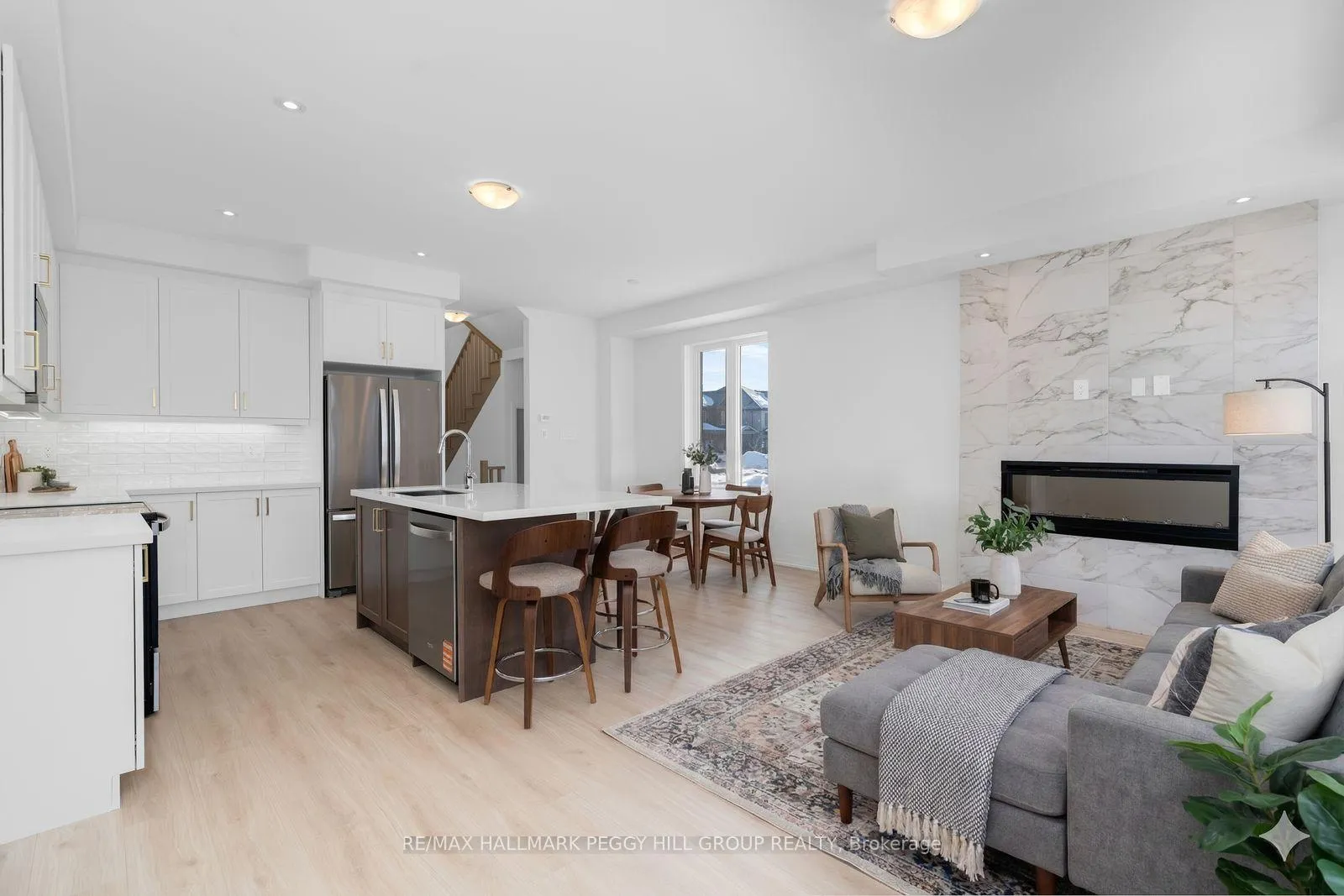 Photo 3 of 197 Durham Avenue, Barrie, Rural Barrie Southeast — HOMEH