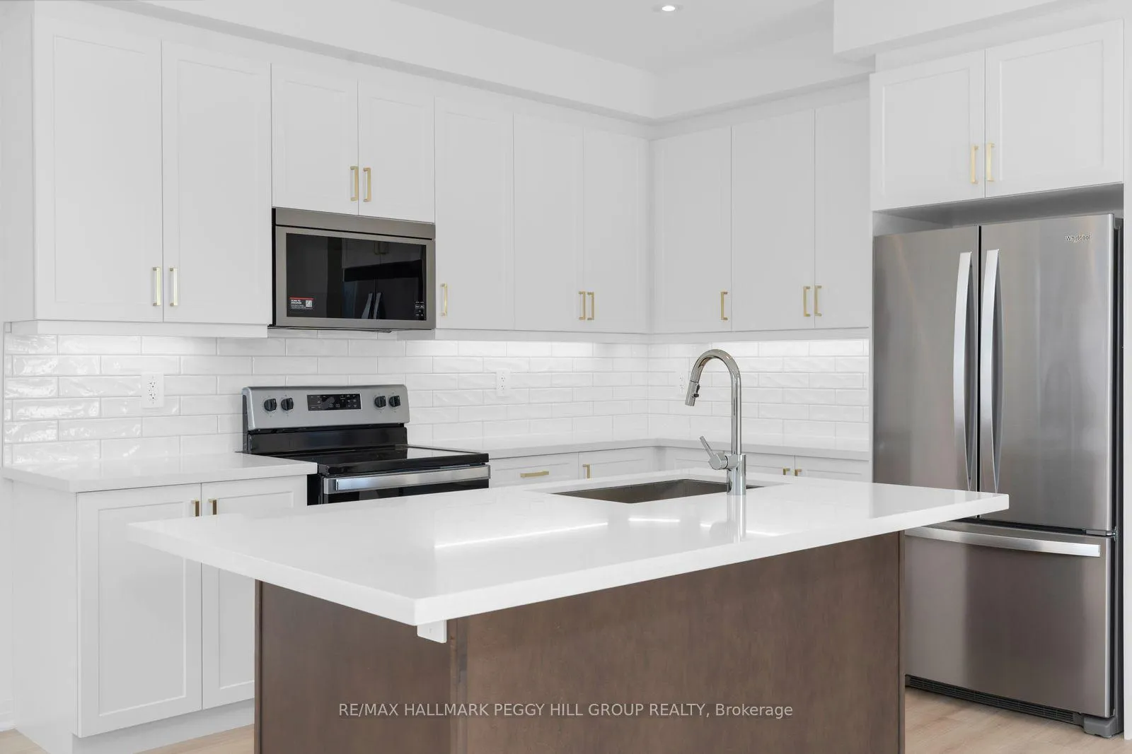 Photo 4 of 197 Durham Avenue, Barrie, Rural Barrie Southeast — HOMEH