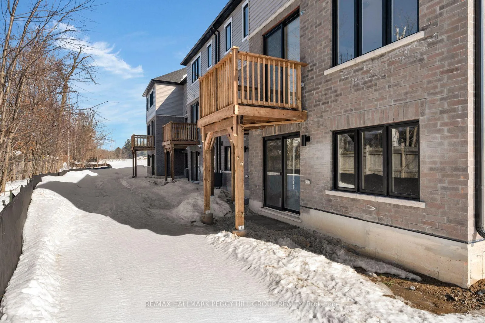Photo 11 of 197 Durham Avenue, Barrie, Rural Barrie Southeast — HOMEH