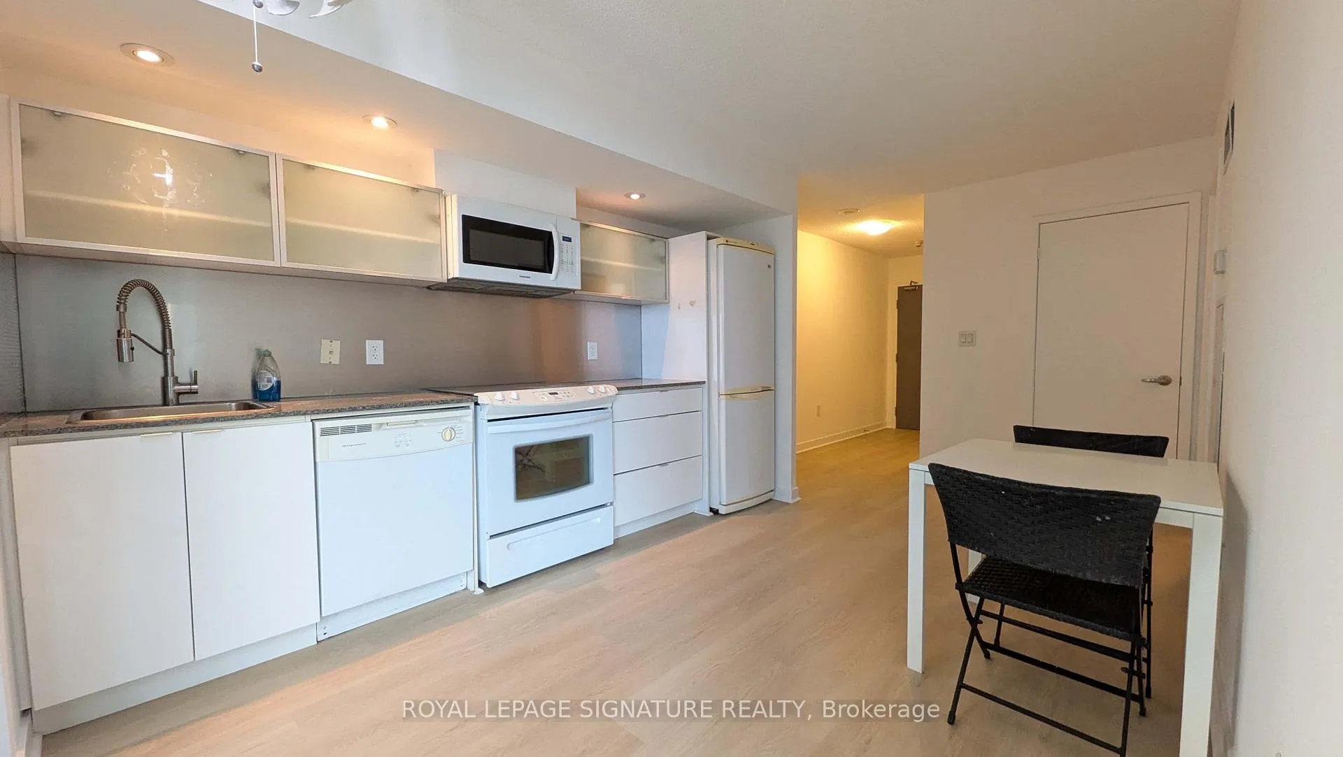 Photo 4 of Unit 801, 4K Spadina Avenue, Toronto, Waterfront Communities — HOMEH