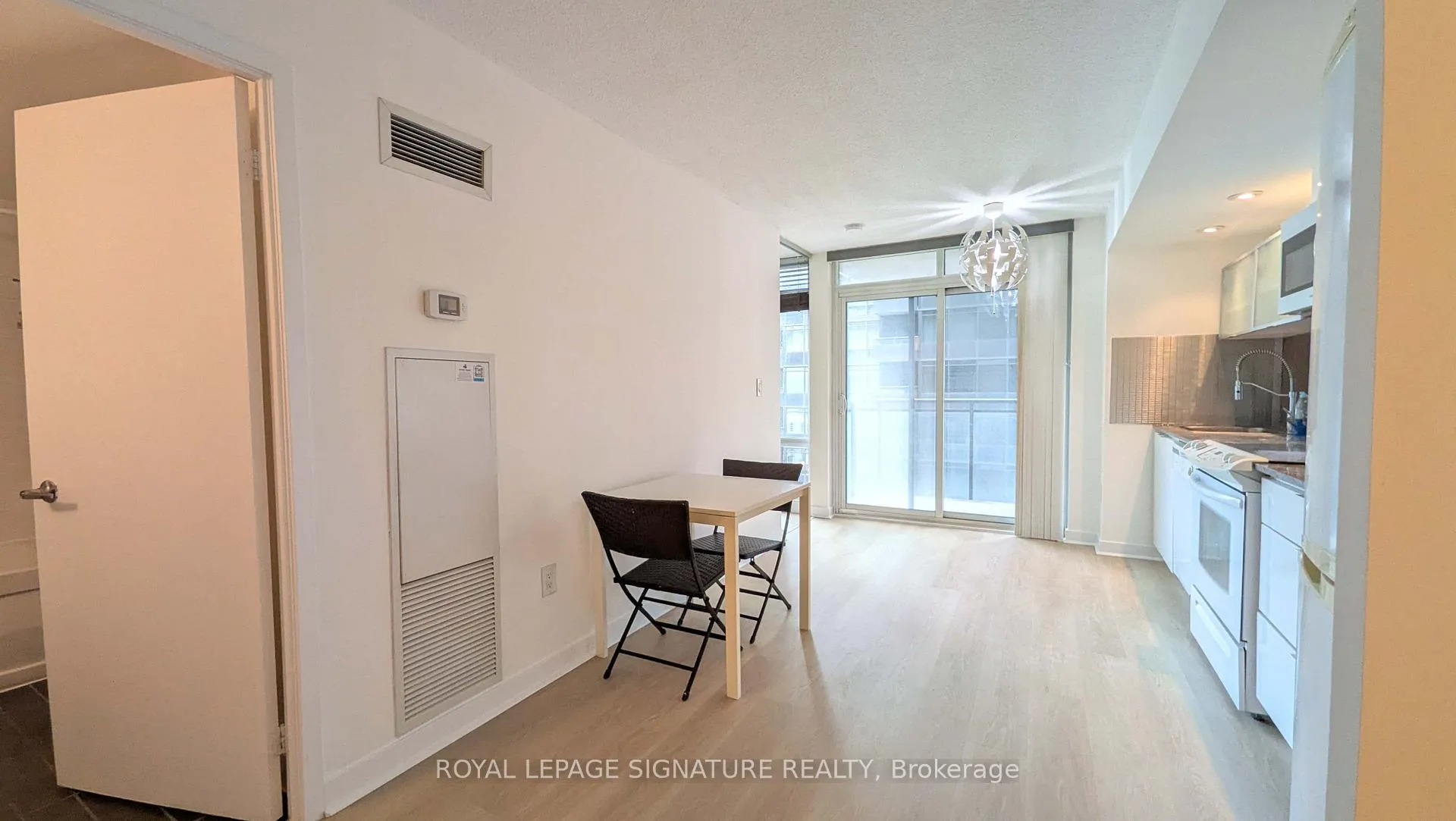 Photo 6 of Unit 801, 4K Spadina Avenue, Toronto, Waterfront Communities — HOMEH
