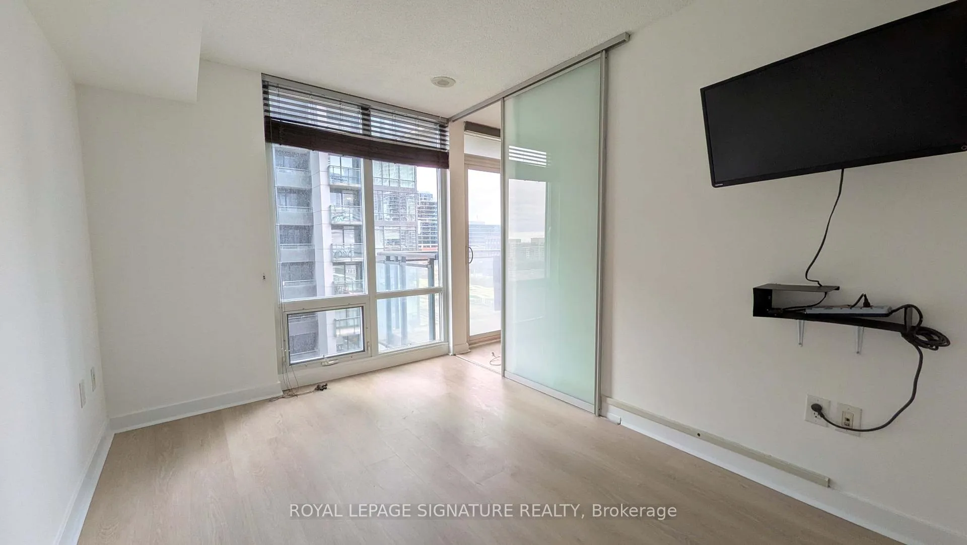 Photo 7 of Unit 801, 4K Spadina Avenue, Toronto, Waterfront Communities — HOMEH
