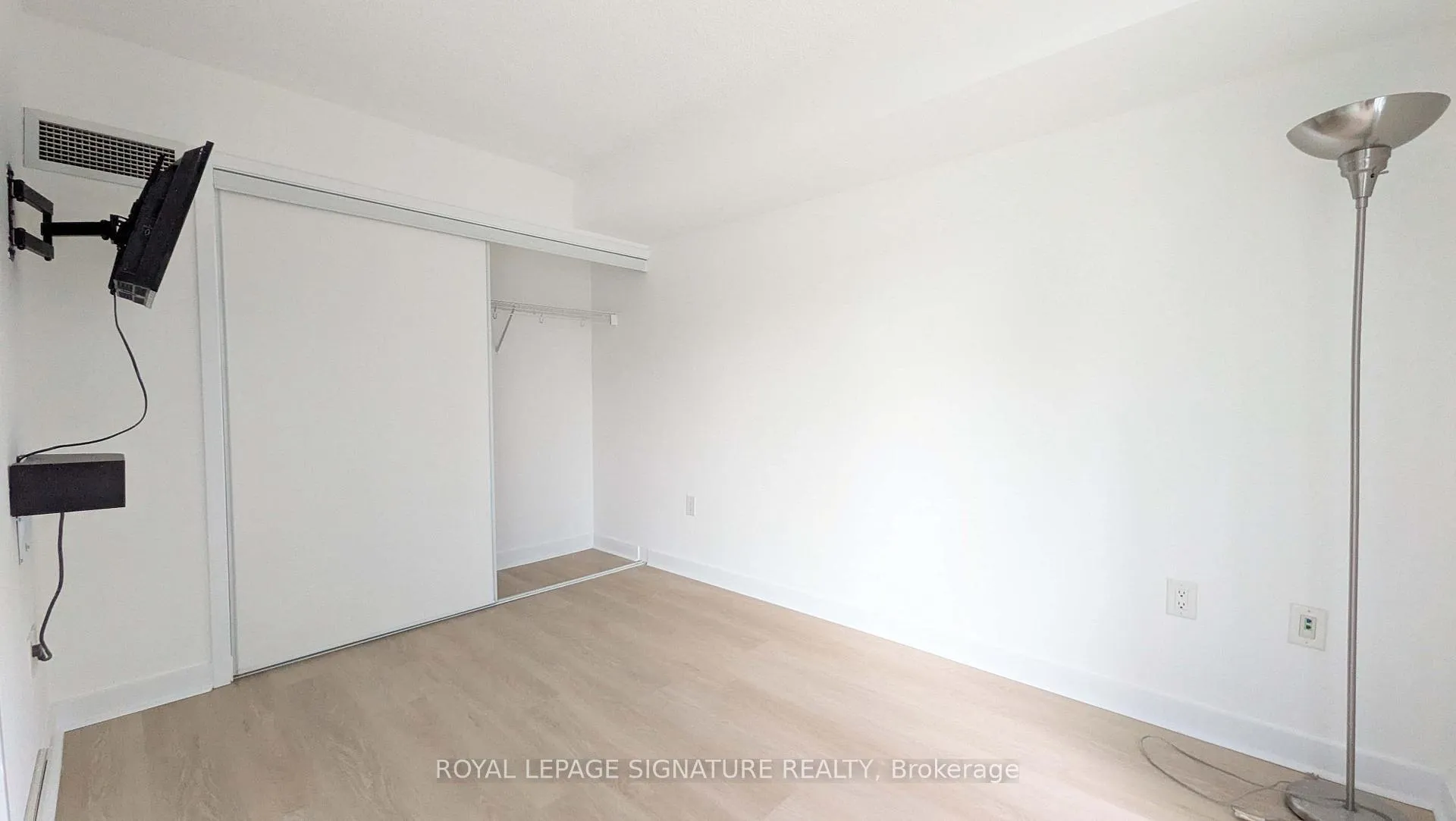 Photo 8 of Unit 801, 4K Spadina Avenue, Toronto, Waterfront Communities — HOMEH
