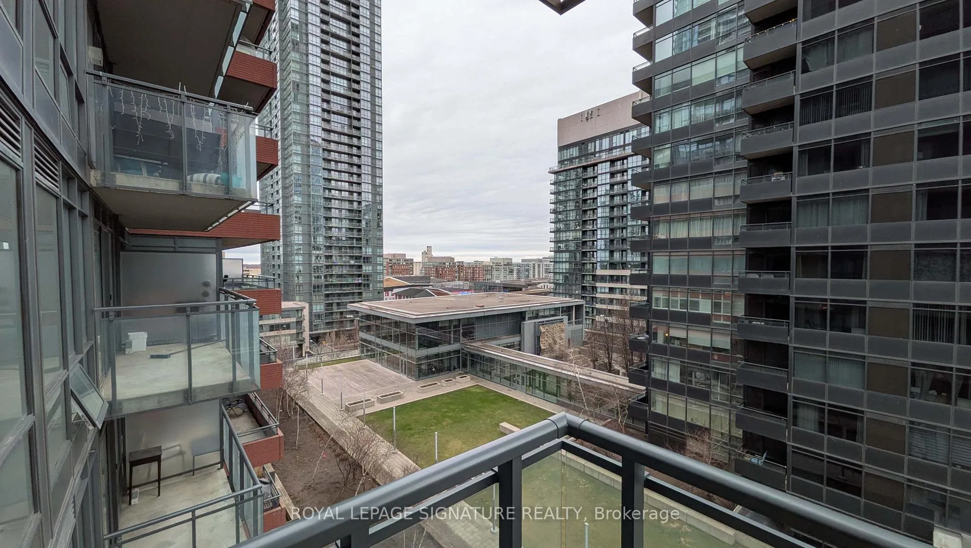Photo 12 of Unit 801, 4K Spadina Avenue, Toronto, Waterfront Communities — HOMEH
