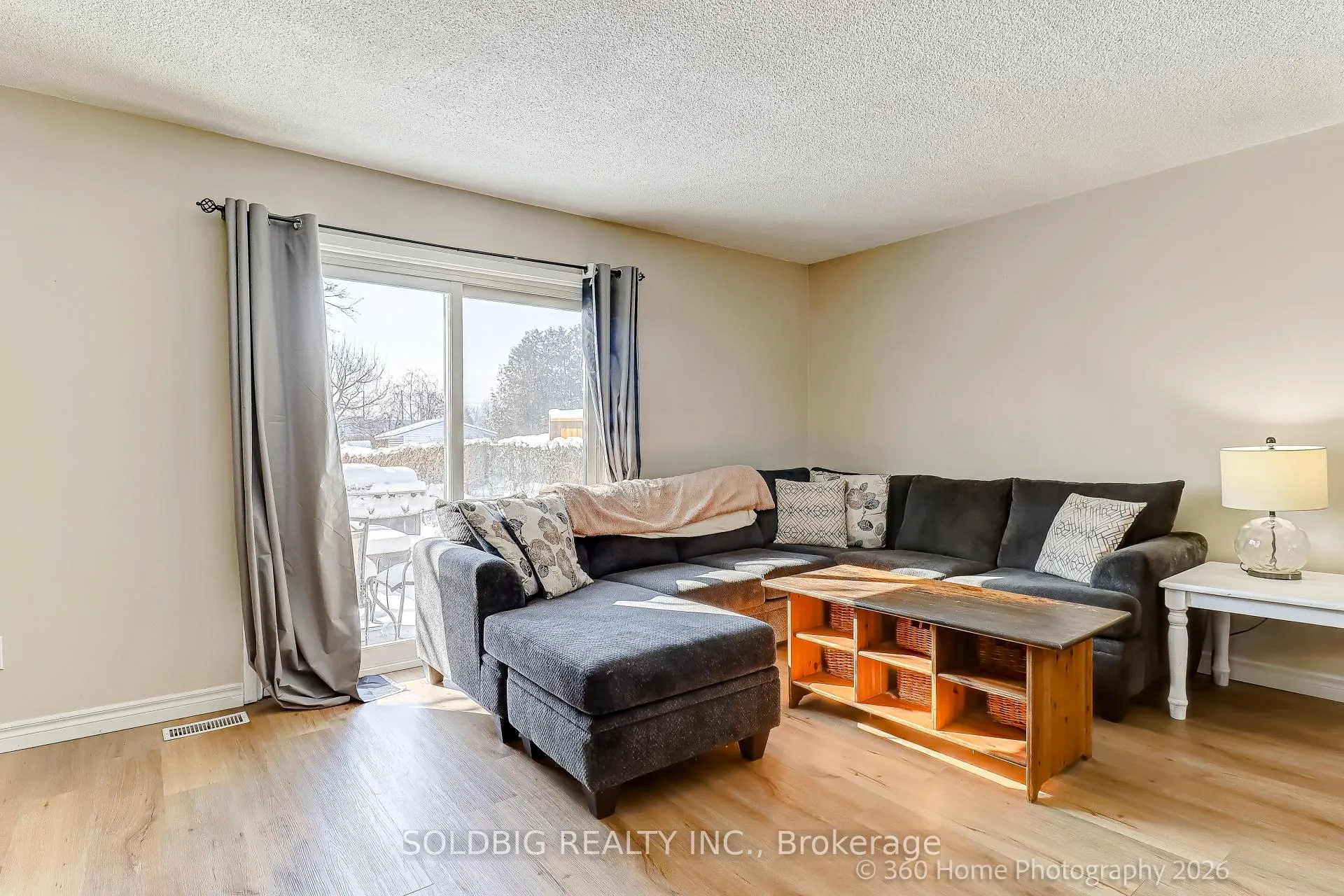 Photo 5 of 9 Loscombe Drive, Clarington, Bowmanville — HOMEH