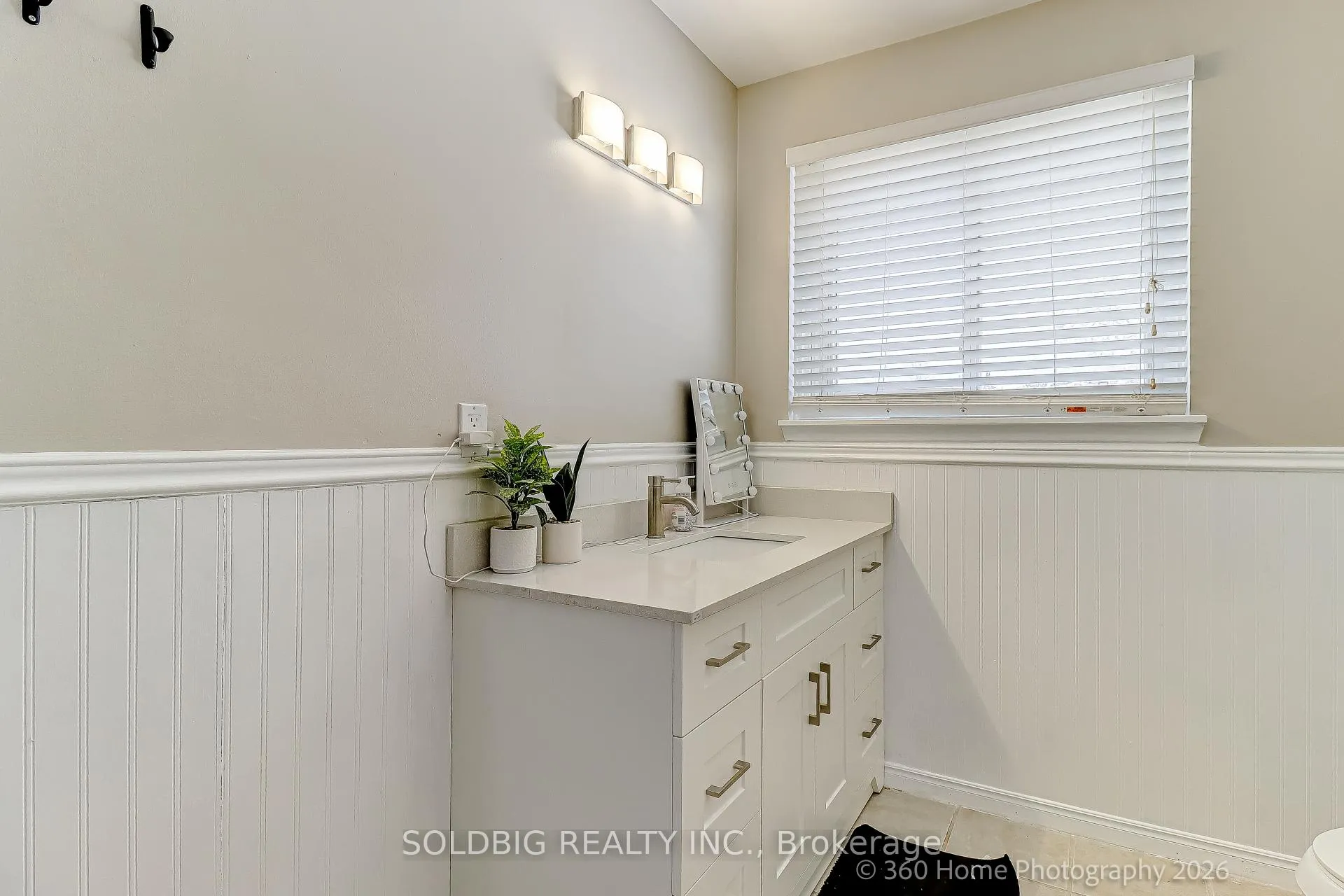 Photo 15 of 9 Loscombe Drive, Clarington, Bowmanville — HOMEH