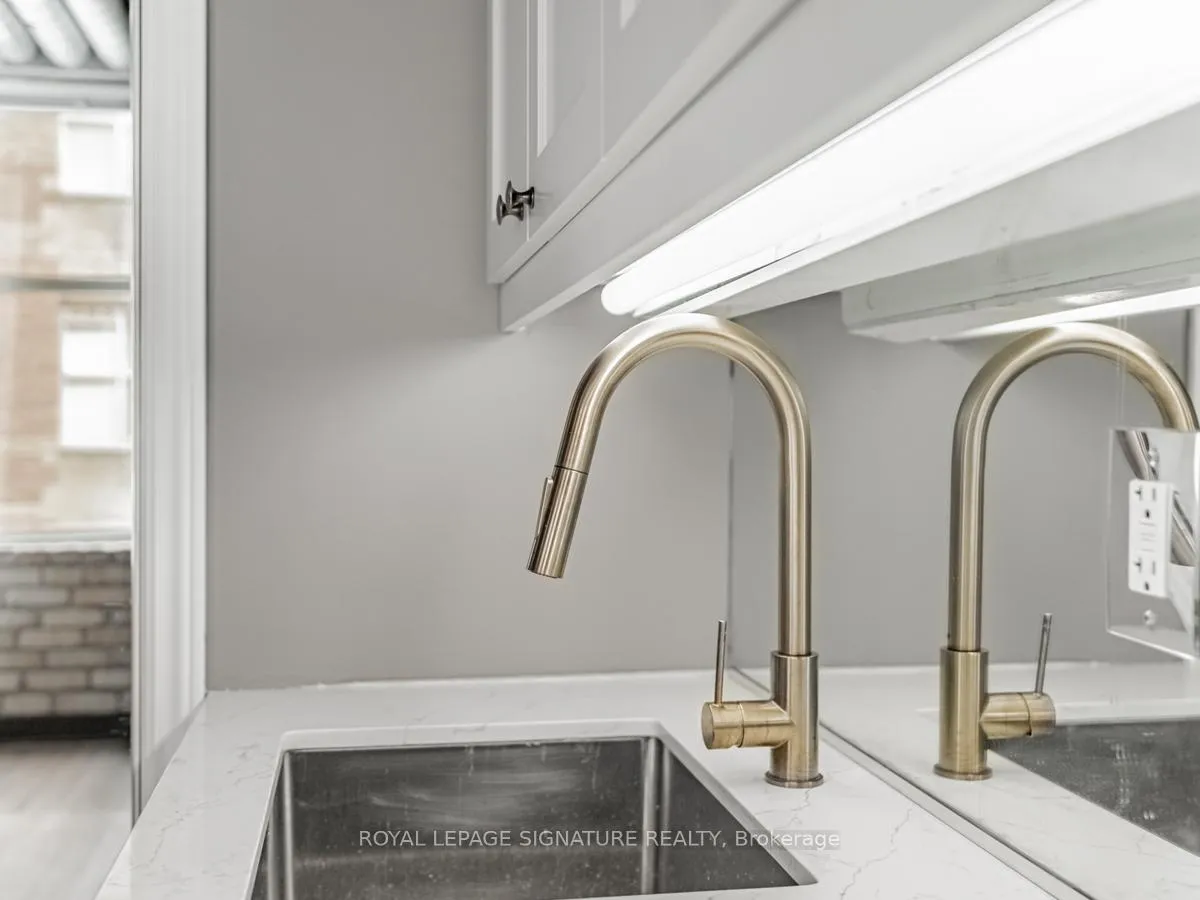 Photo 9 of Unit 421, 955 Queen Street, Toronto, Trinity-Bellwoods — HOMEH