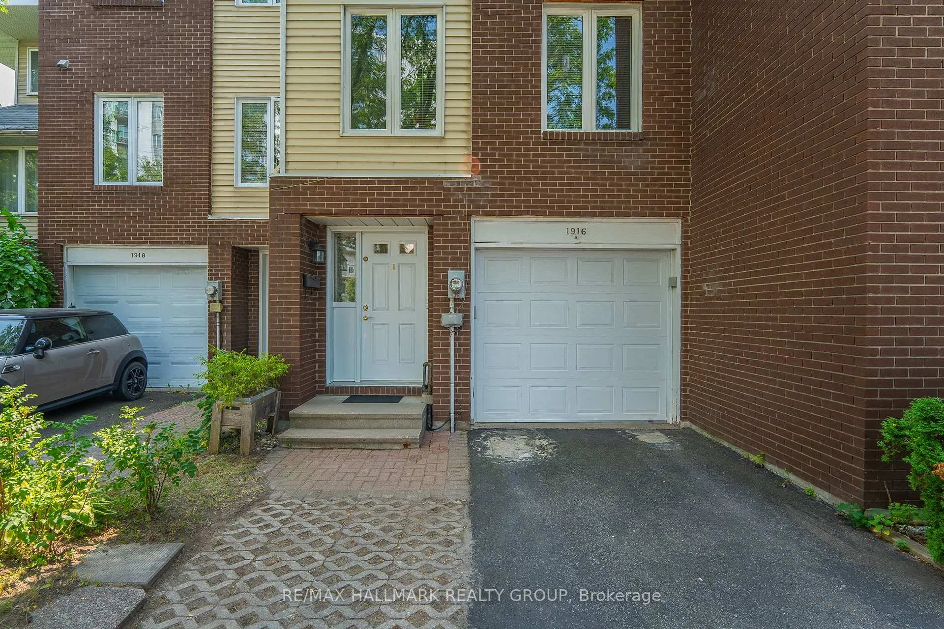 Photo 2 of 1916 Russell Road, Ottawa, Elmvale Acres — HOMEH