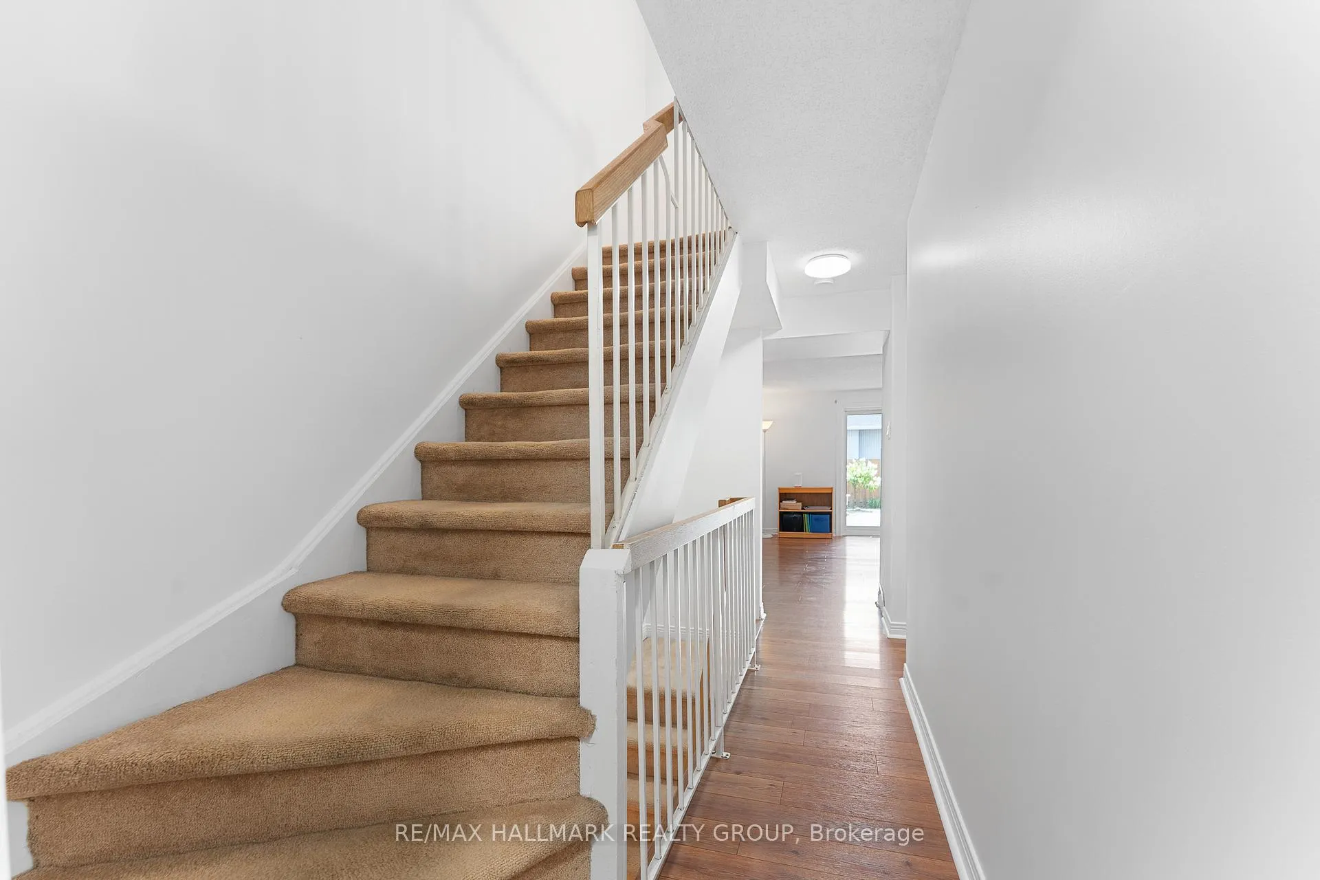 Photo 3 of 1916 Russell Road, Ottawa, Elmvale Acres — HOMEH