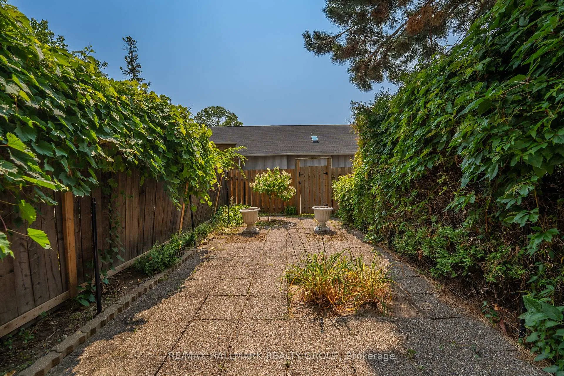 Photo 43 of 1916 Russell Road, Ottawa, Elmvale Acres — HOMEH