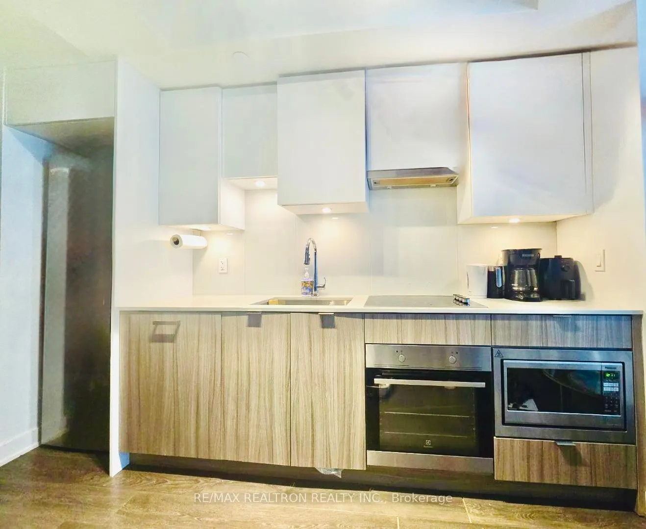 Photo 5 of Unit 2806, 99 Broadway Avenue, Toronto, Mount Pleasant West — HOMEH