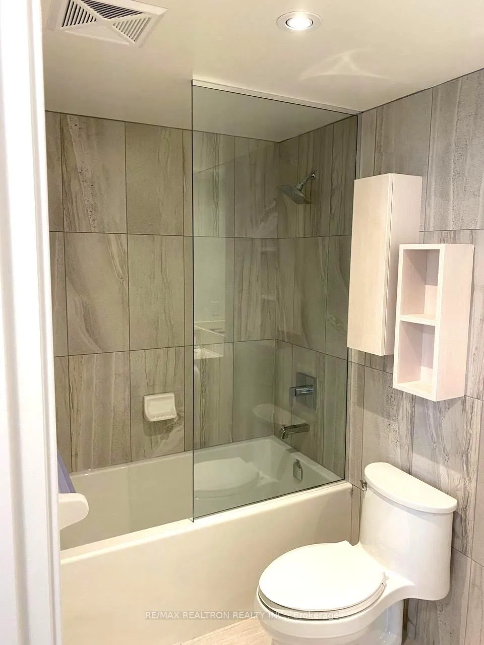 Photo 10 of Unit 2806, 99 Broadway Avenue, Toronto, Mount Pleasant West — HOMEH