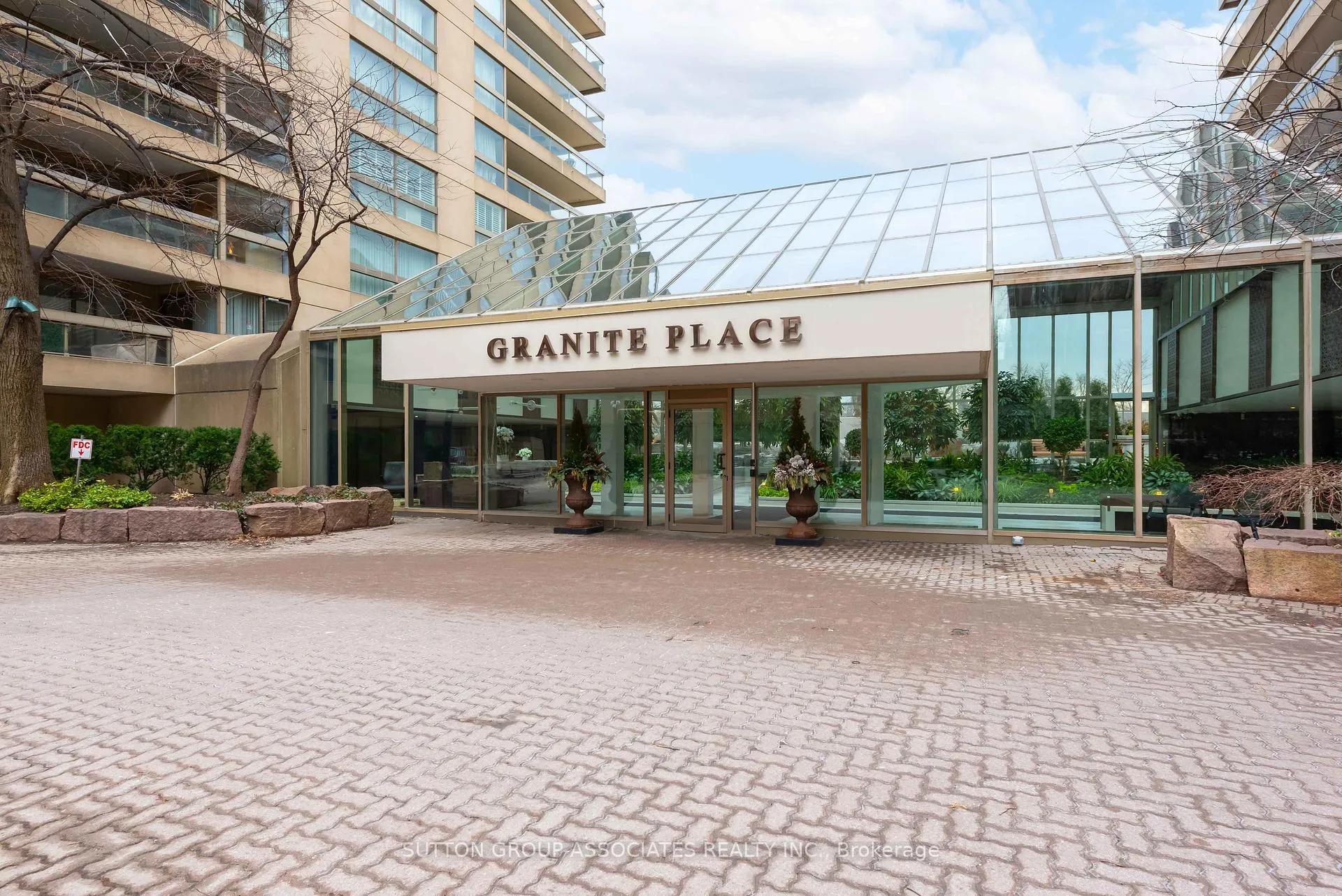 Photo 3 of Unit 1602, 61 St Clair Avenue W, Toronto, Yonge-St. Clair — HOMEH